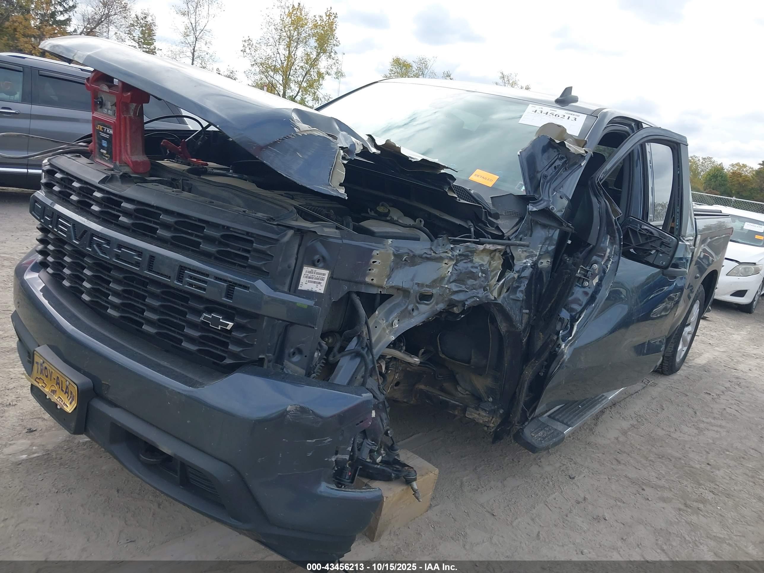 CHEVROLET SILVERADO image 6