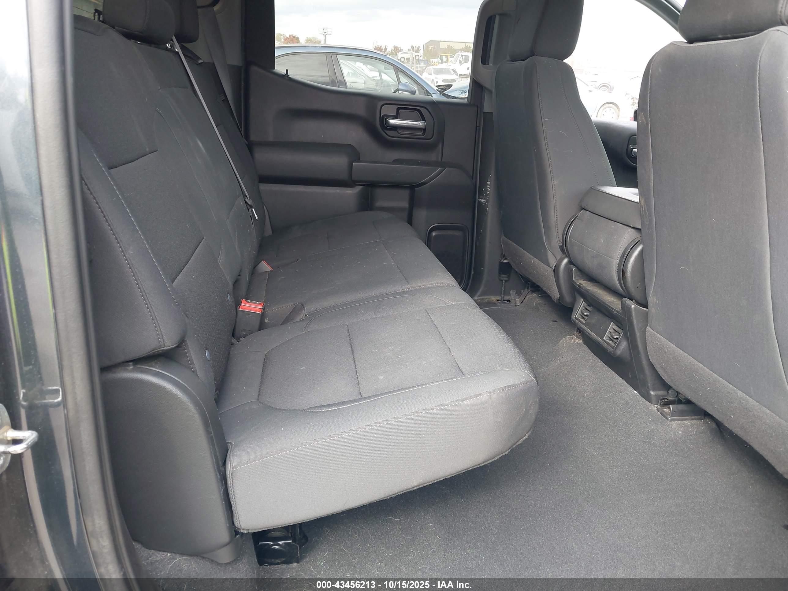 CHEVROLET SILVERADO image 8