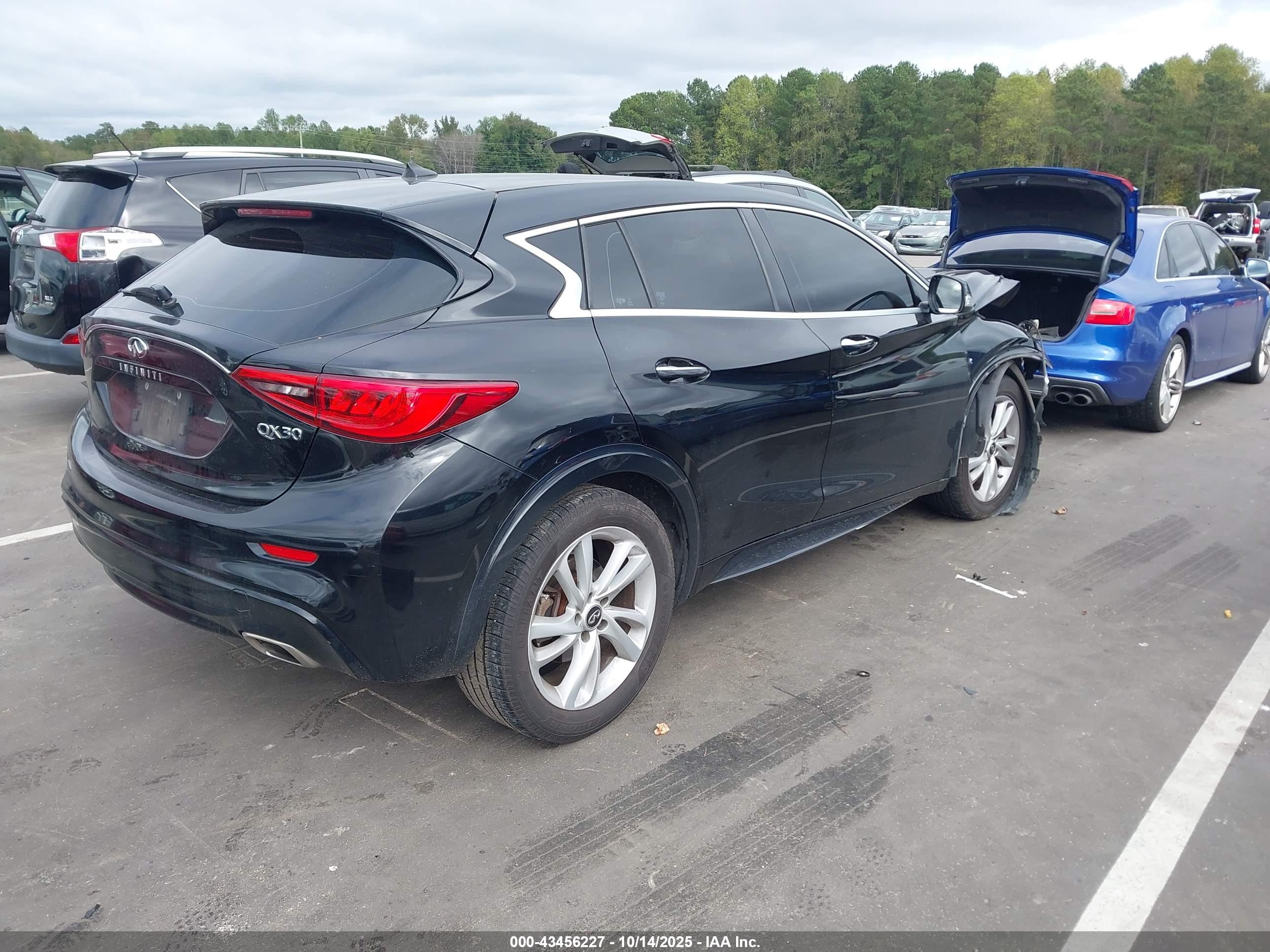 INFINITI QX30 image 4