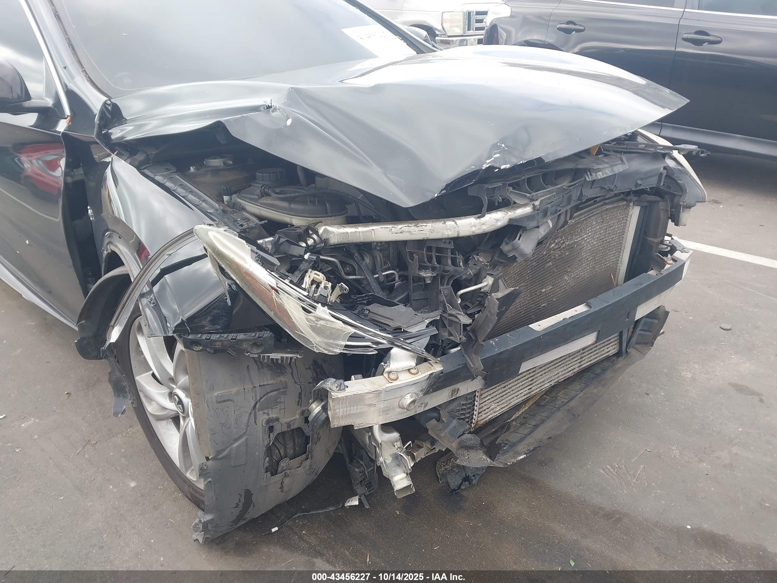 INFINITI QX30 image 6