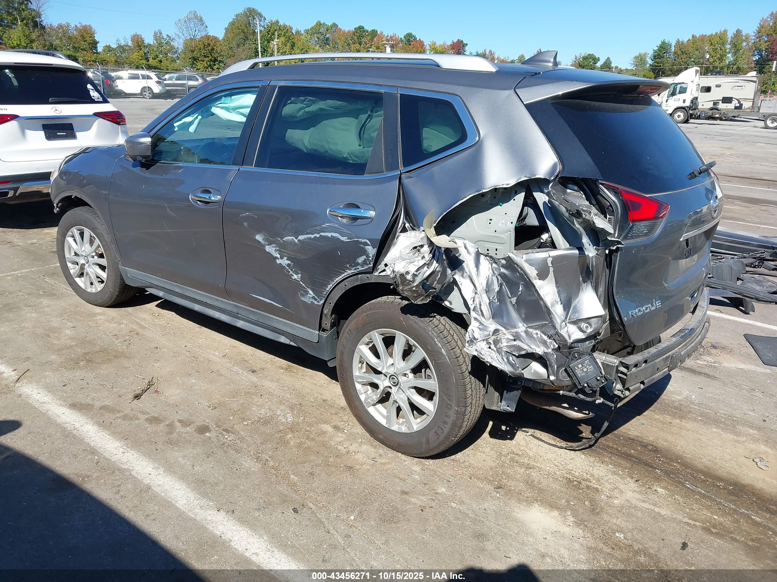 NISSAN ROGUE image 3