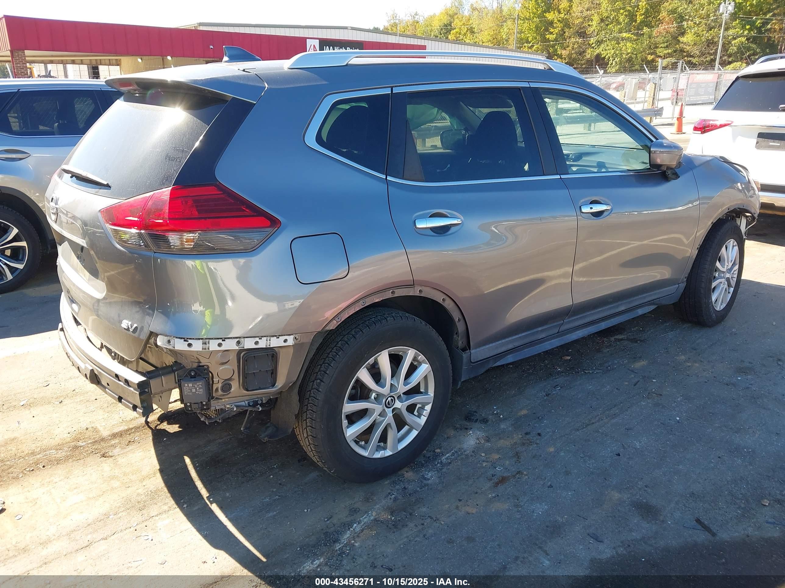 NISSAN ROGUE image 4