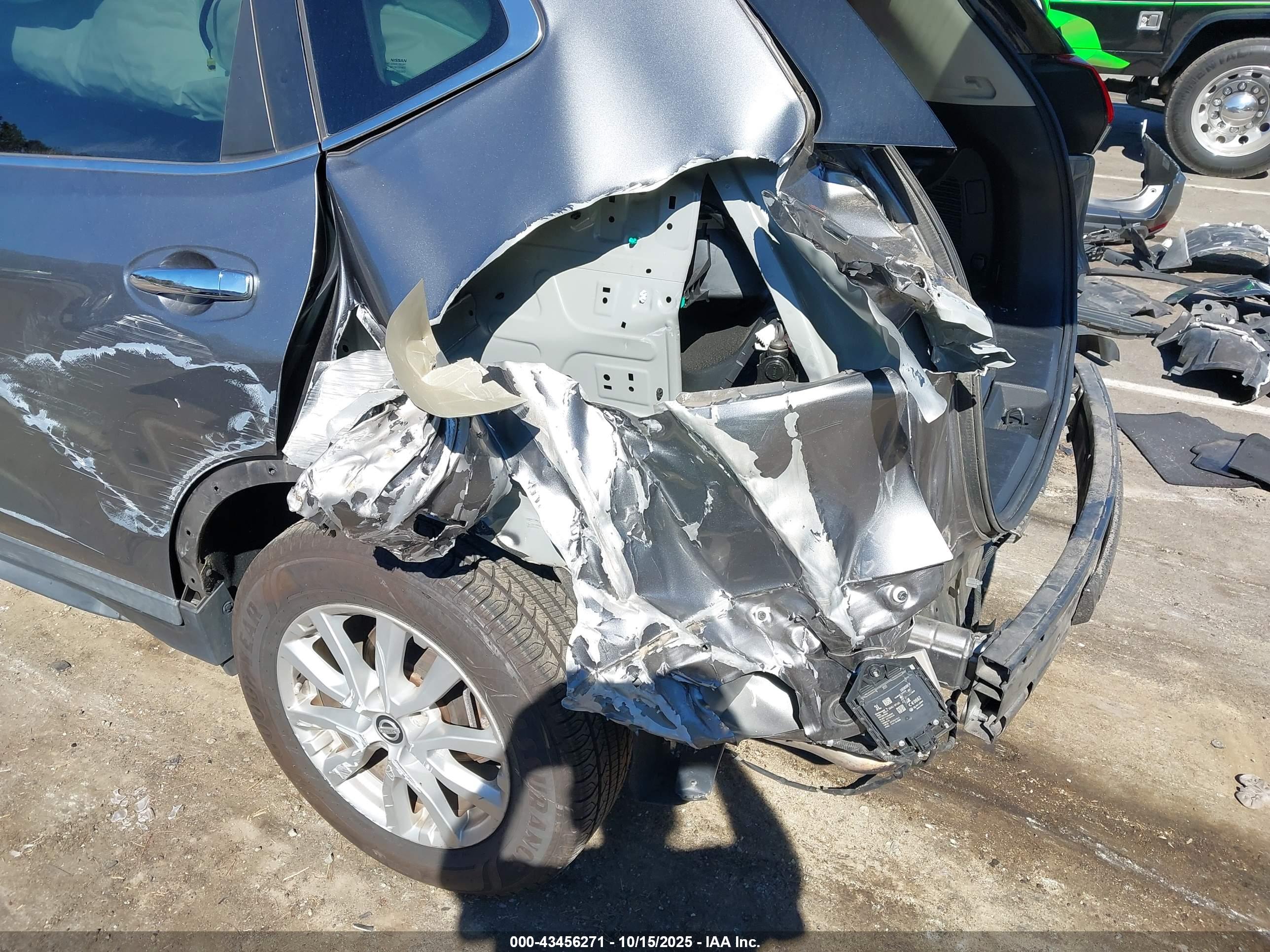 NISSAN ROGUE image 6