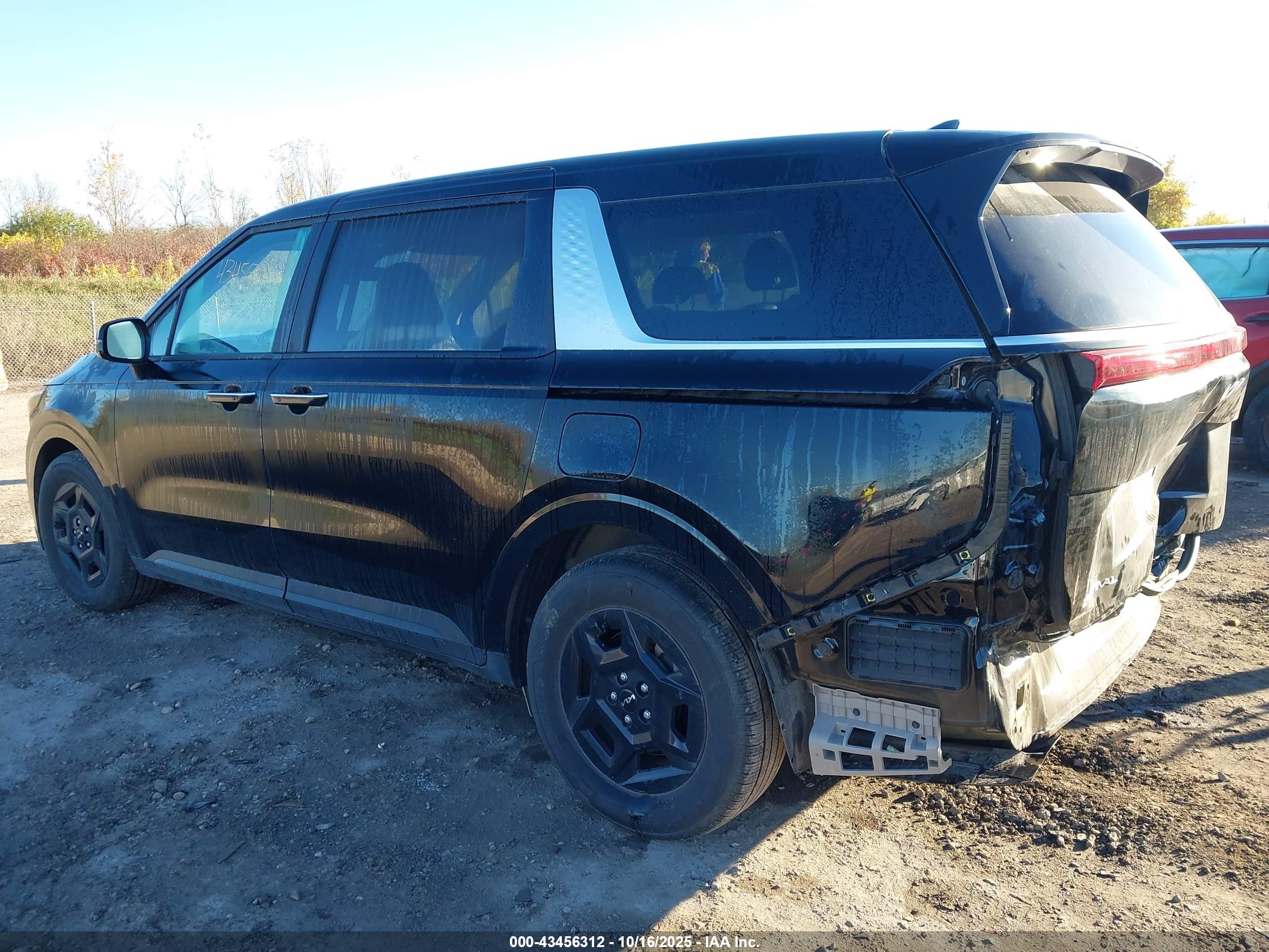 KIA CARNIVAL image 3