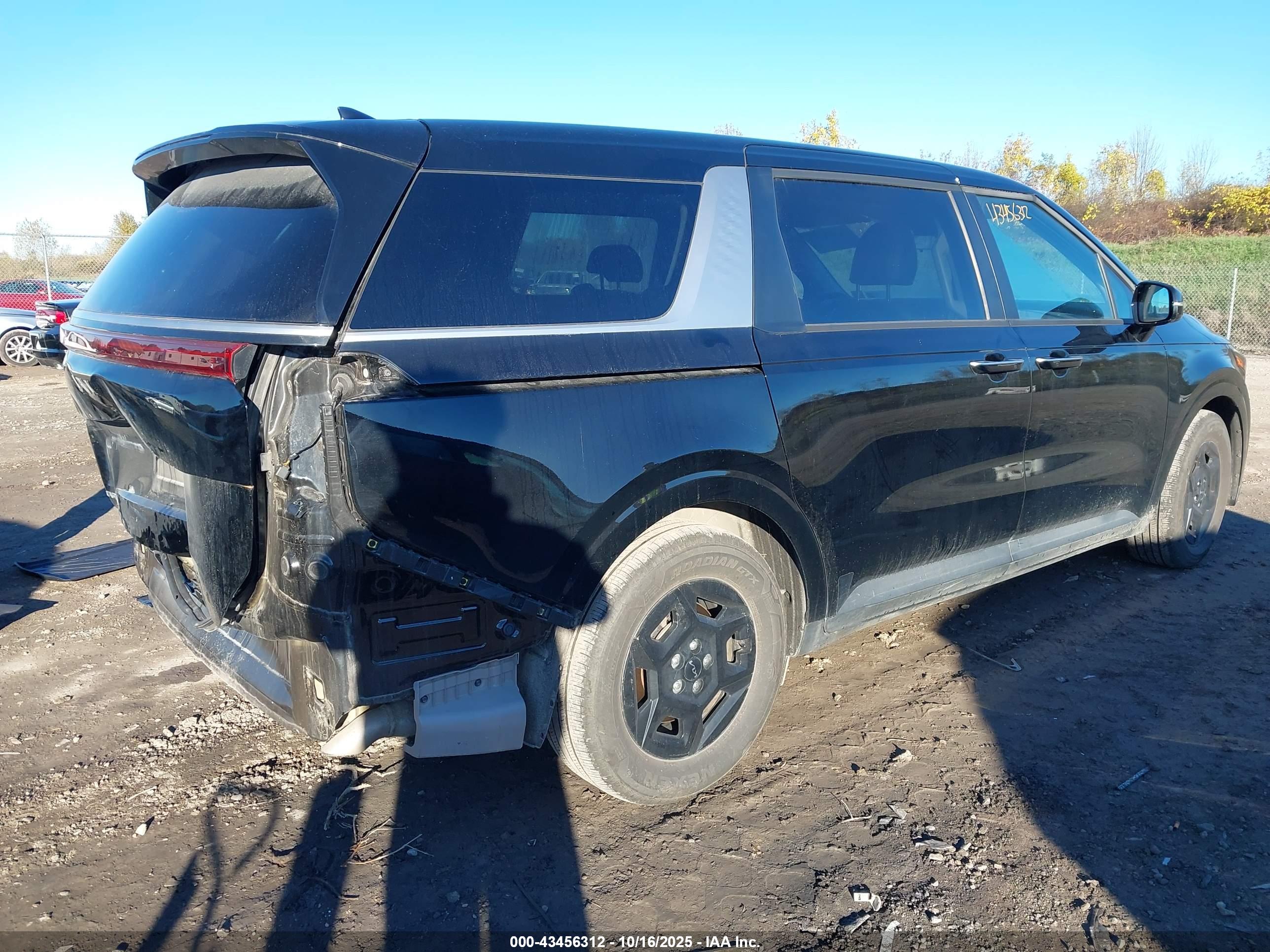 KIA CARNIVAL image 4