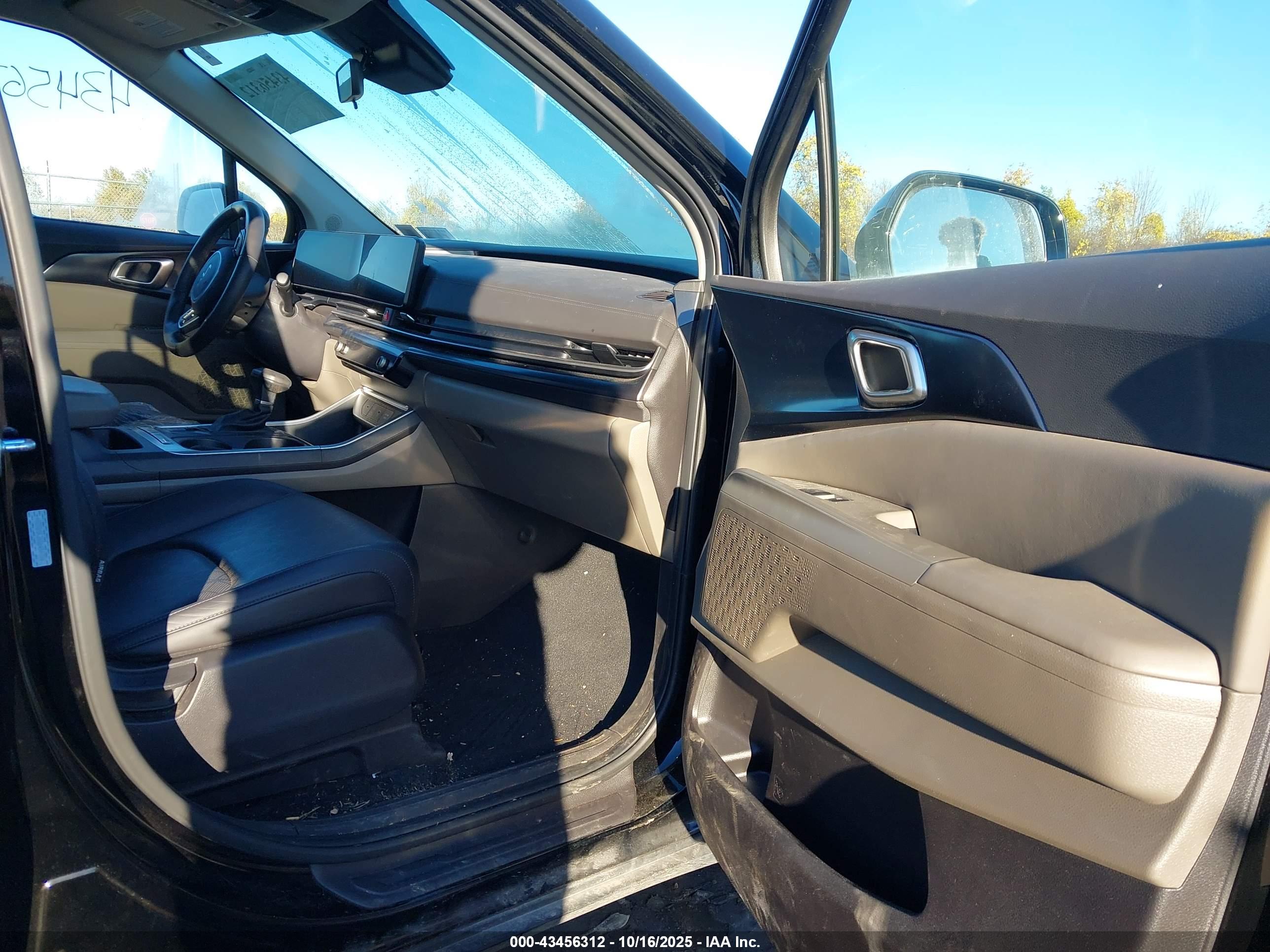 KIA CARNIVAL image 5
