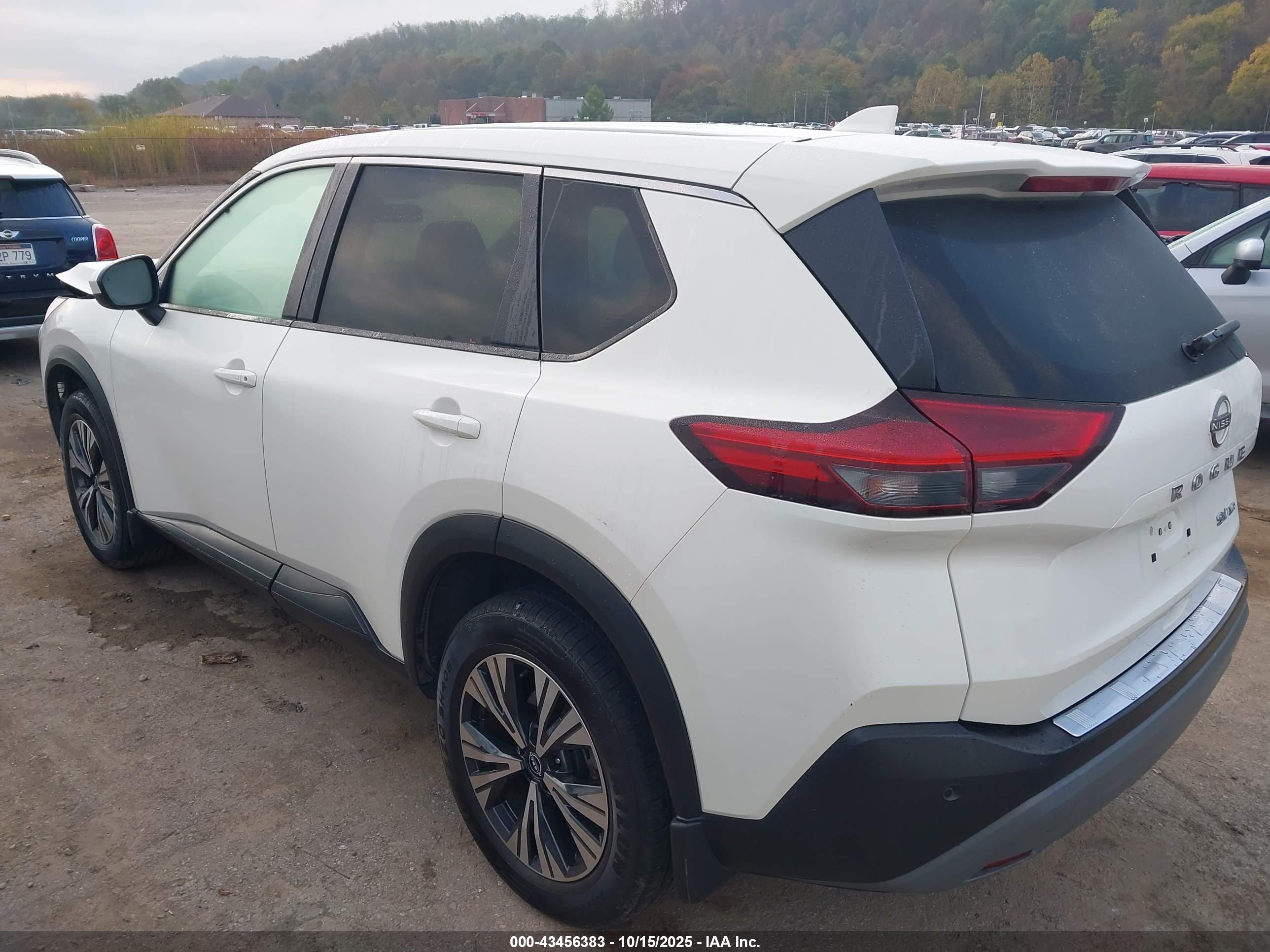 NISSAN ROGUE image 3