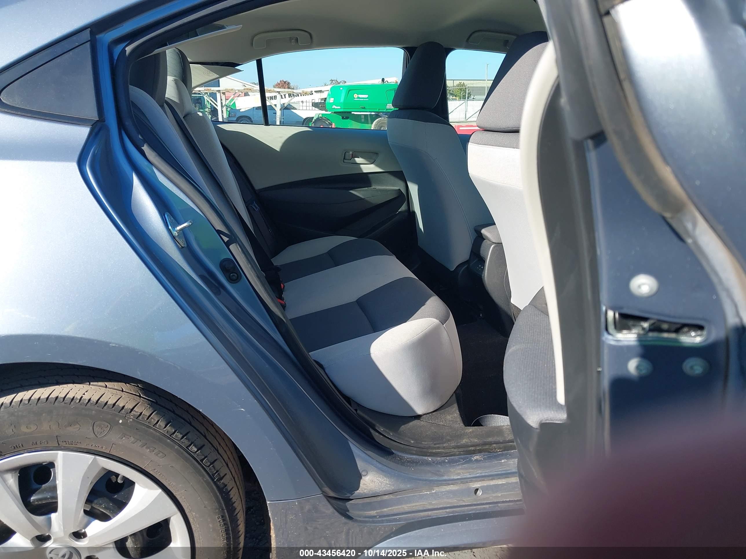TOYOTA COROLLA image 8