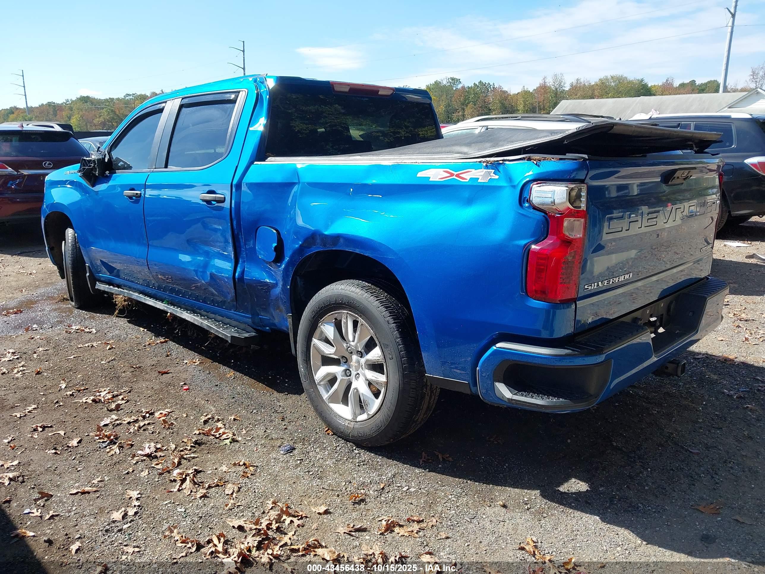 CHEVROLET SILVERADO image 3