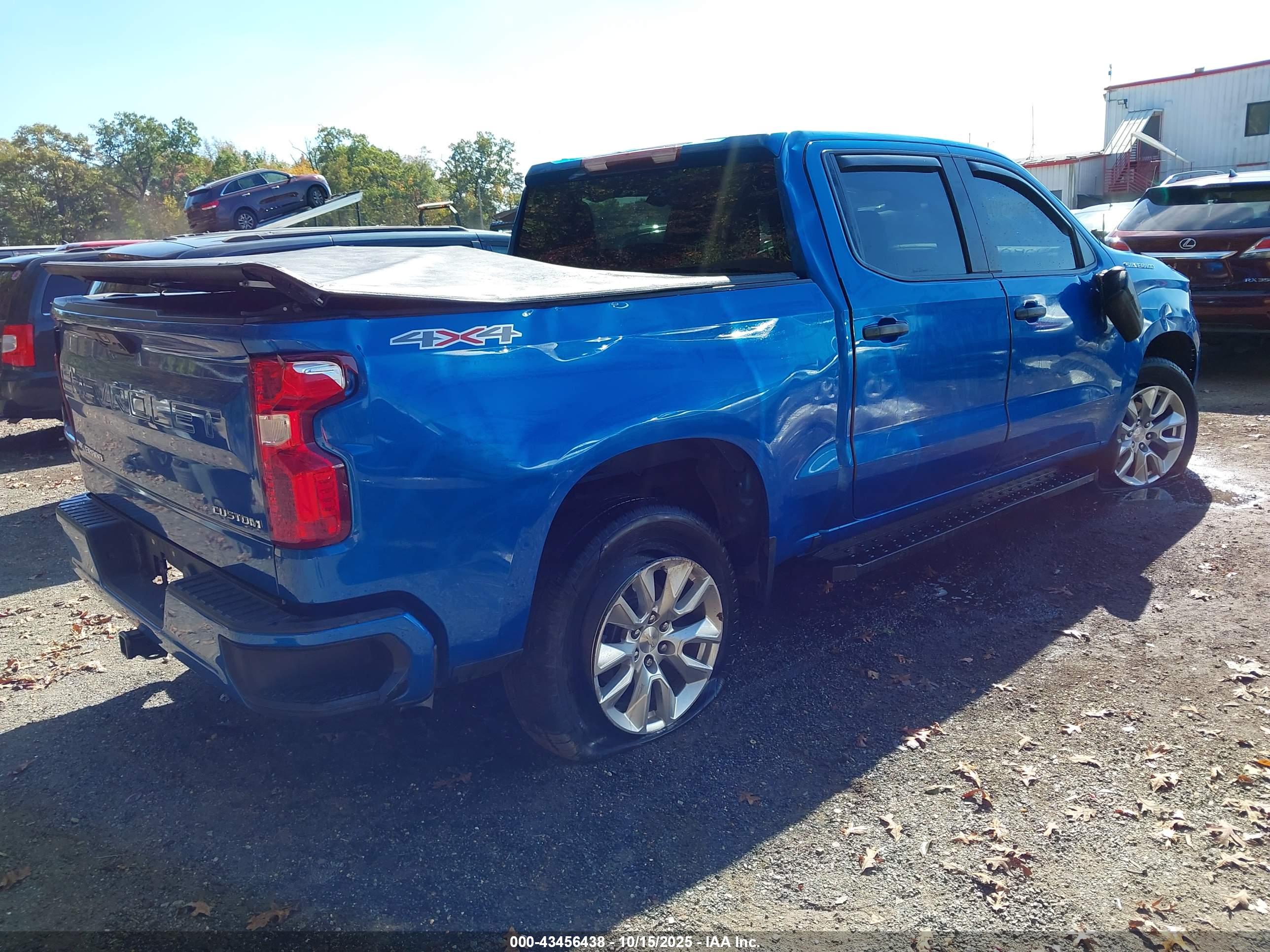 CHEVROLET SILVERADO image 4