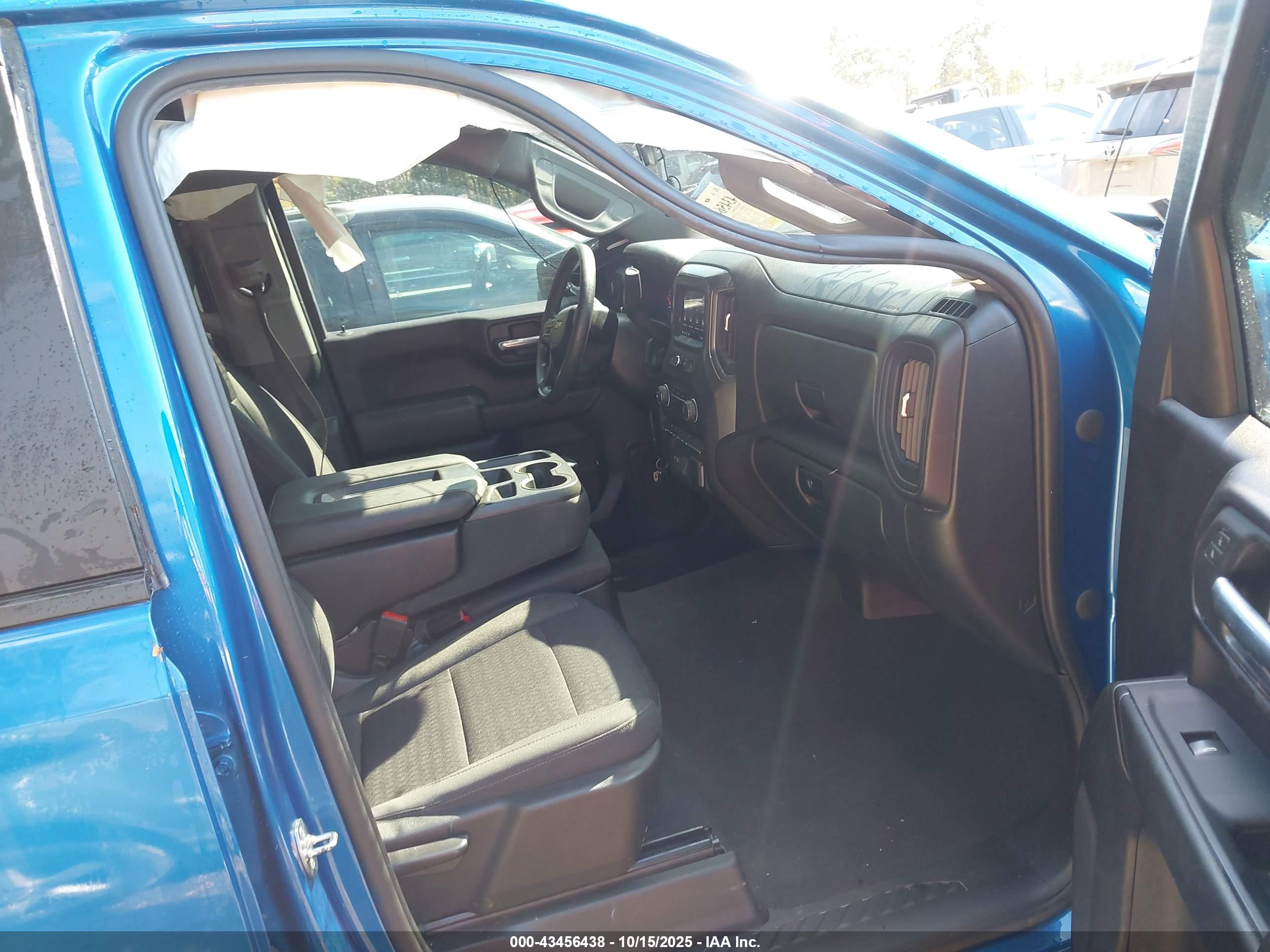 CHEVROLET SILVERADO image 5
