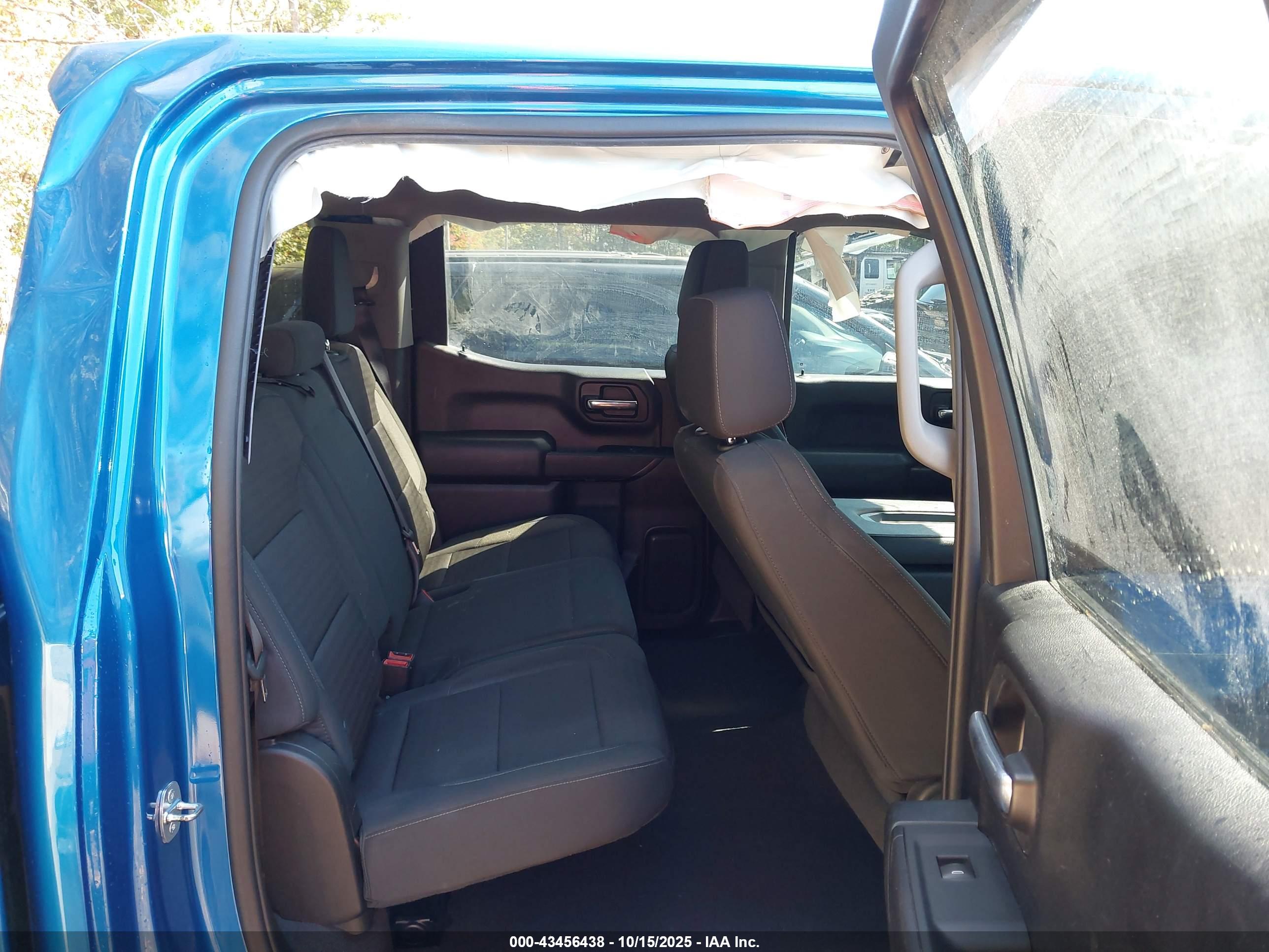 CHEVROLET SILVERADO image 8