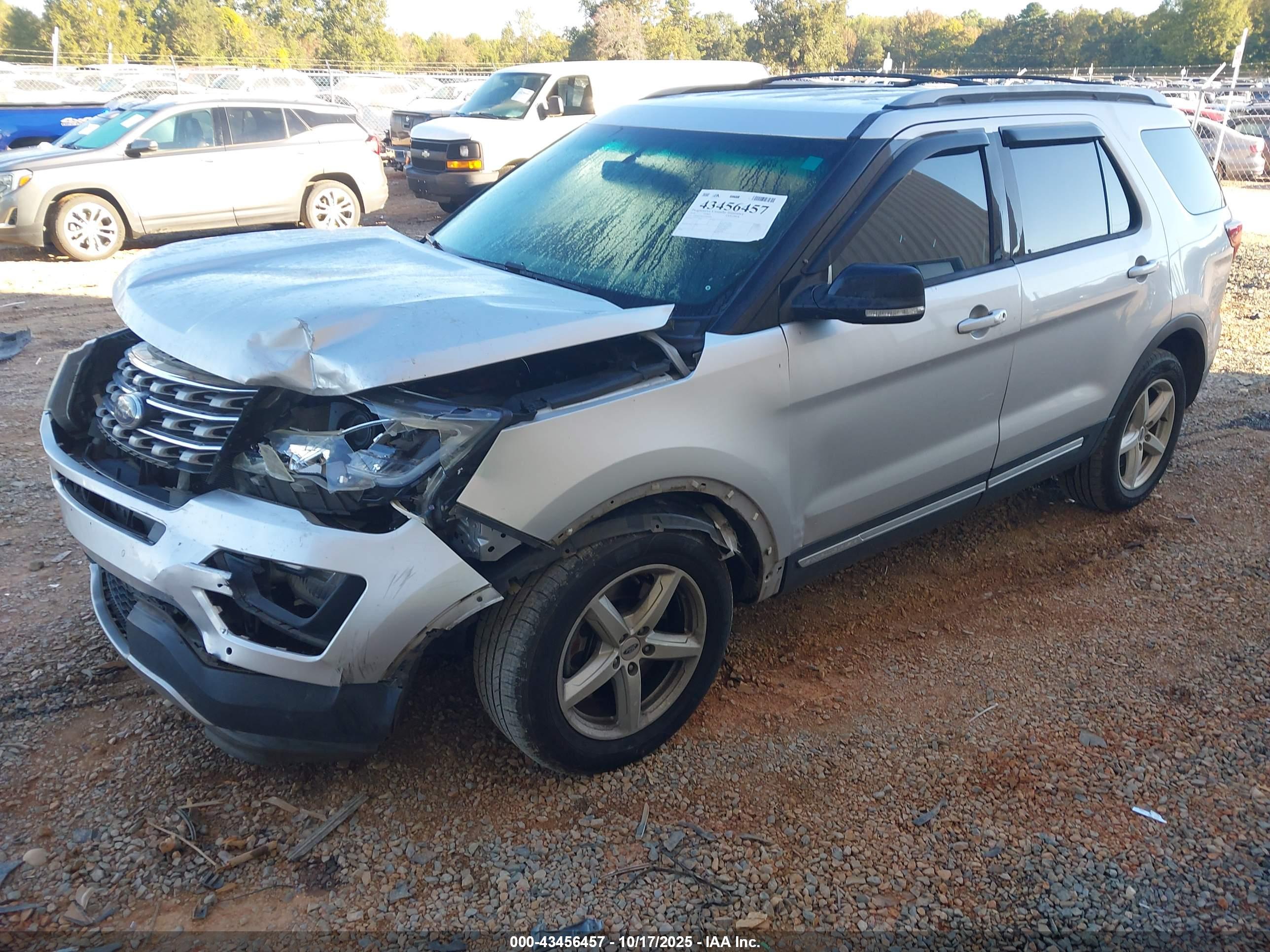 FORD EXPLORER image 2