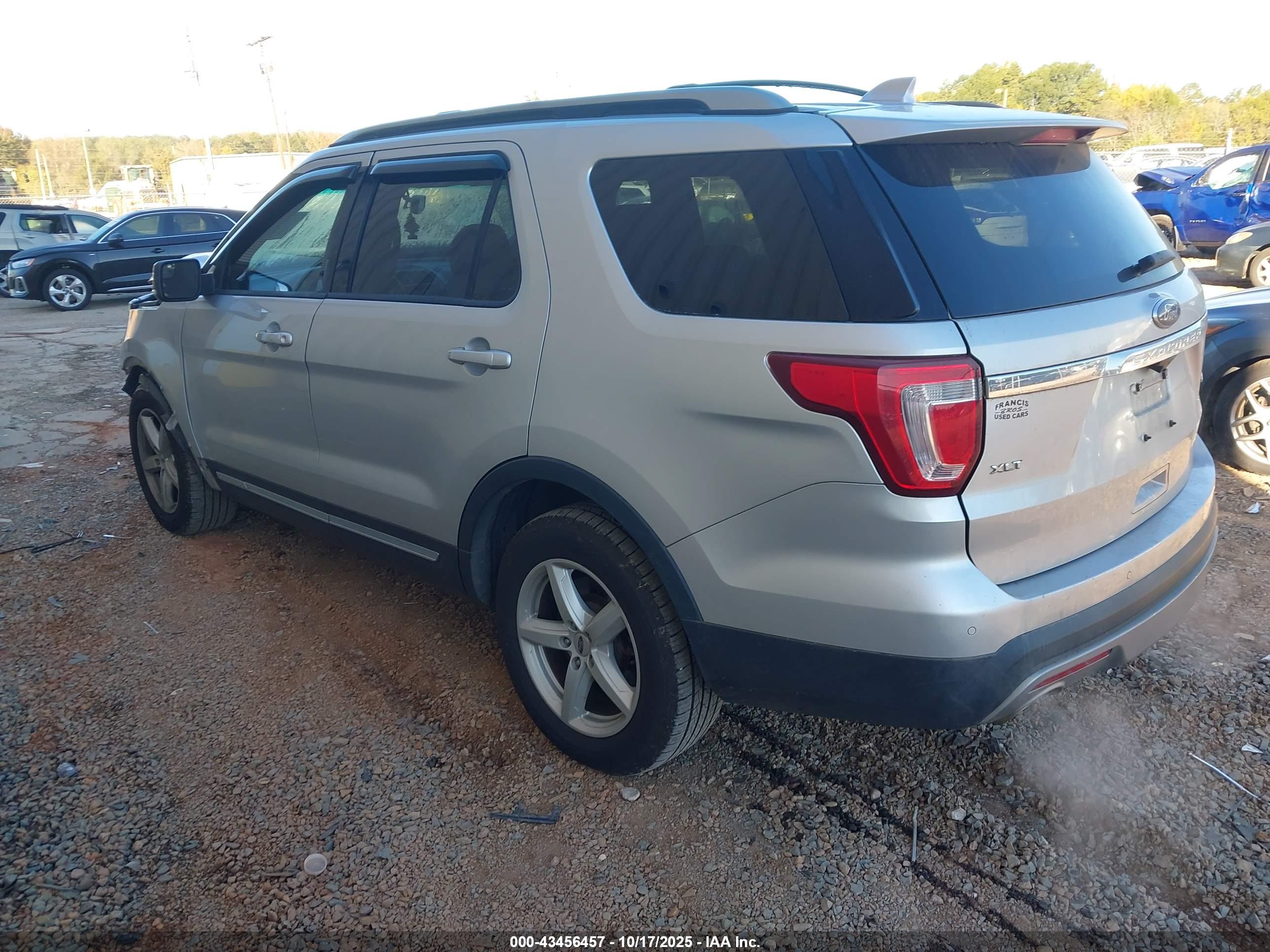FORD EXPLORER image 3