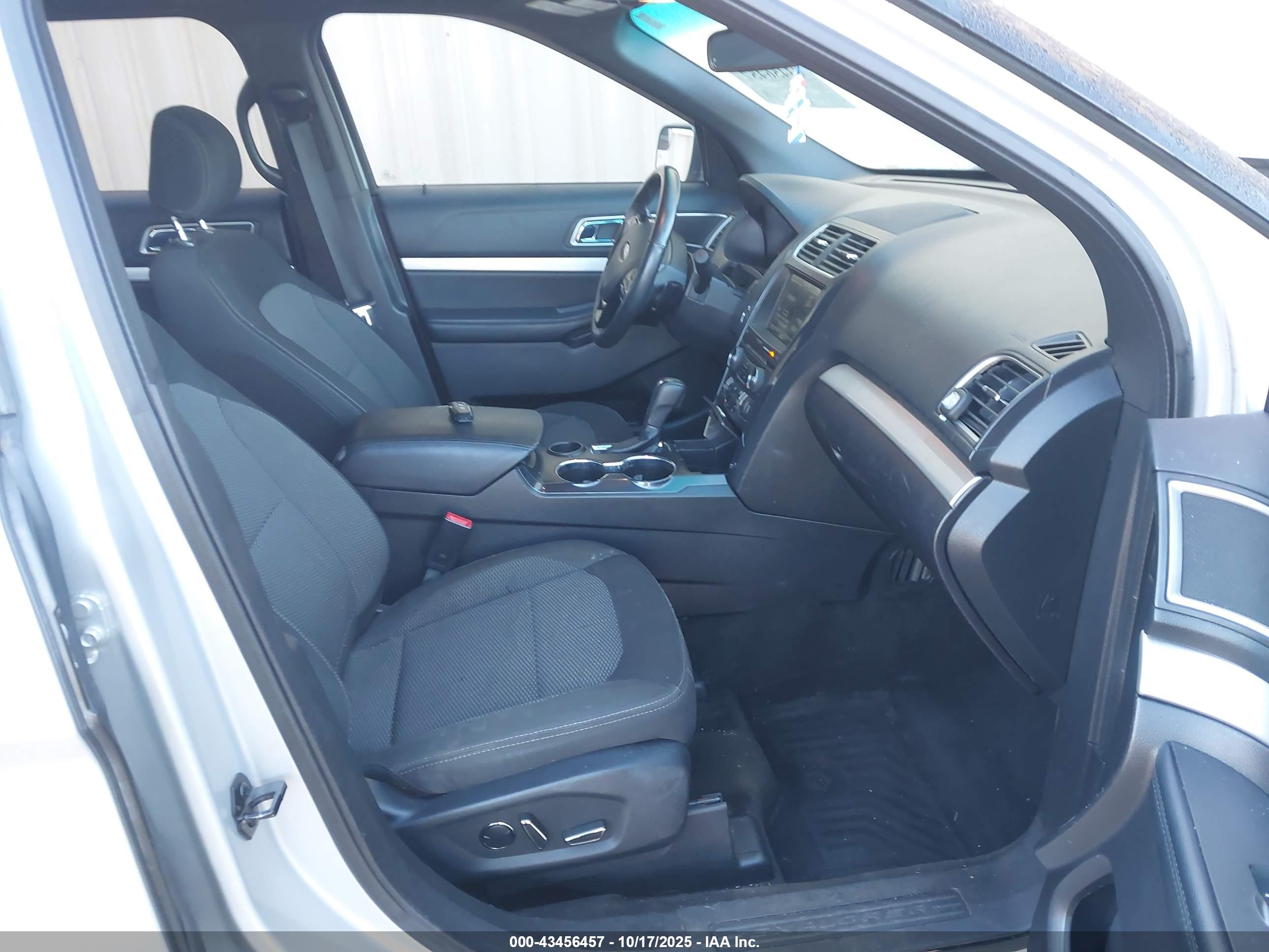 FORD EXPLORER image 5