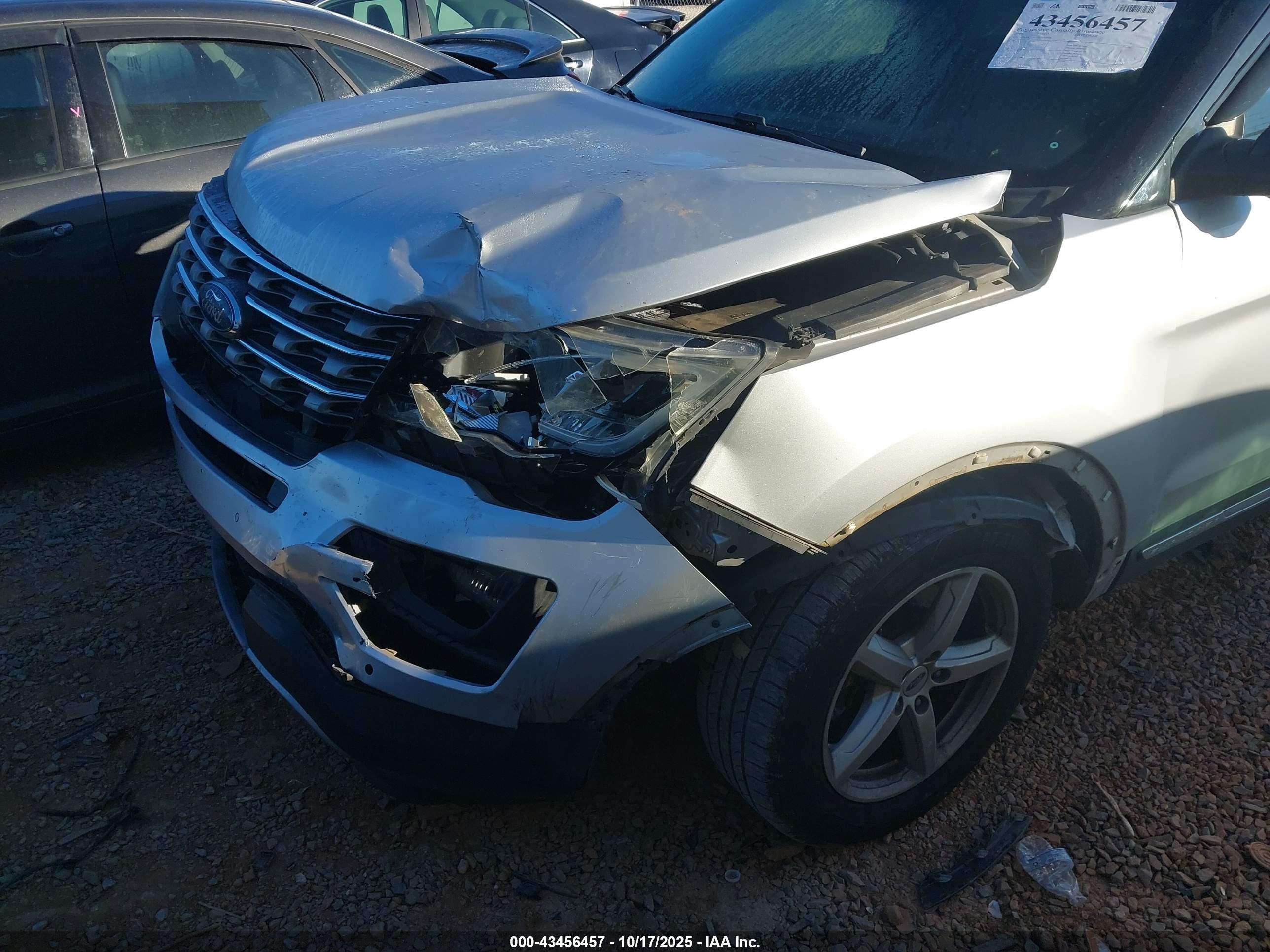 FORD EXPLORER image 6