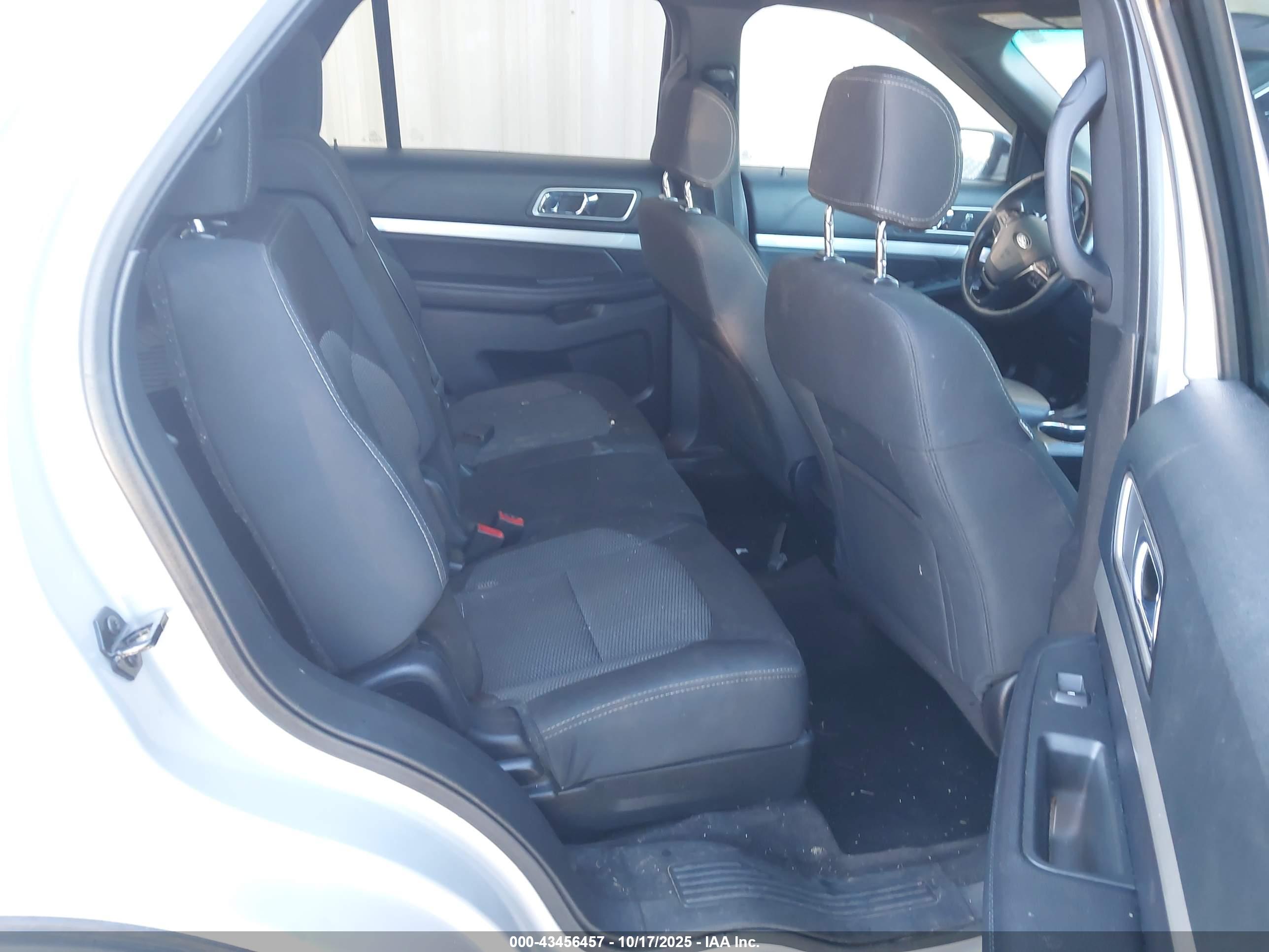 FORD EXPLORER image 8