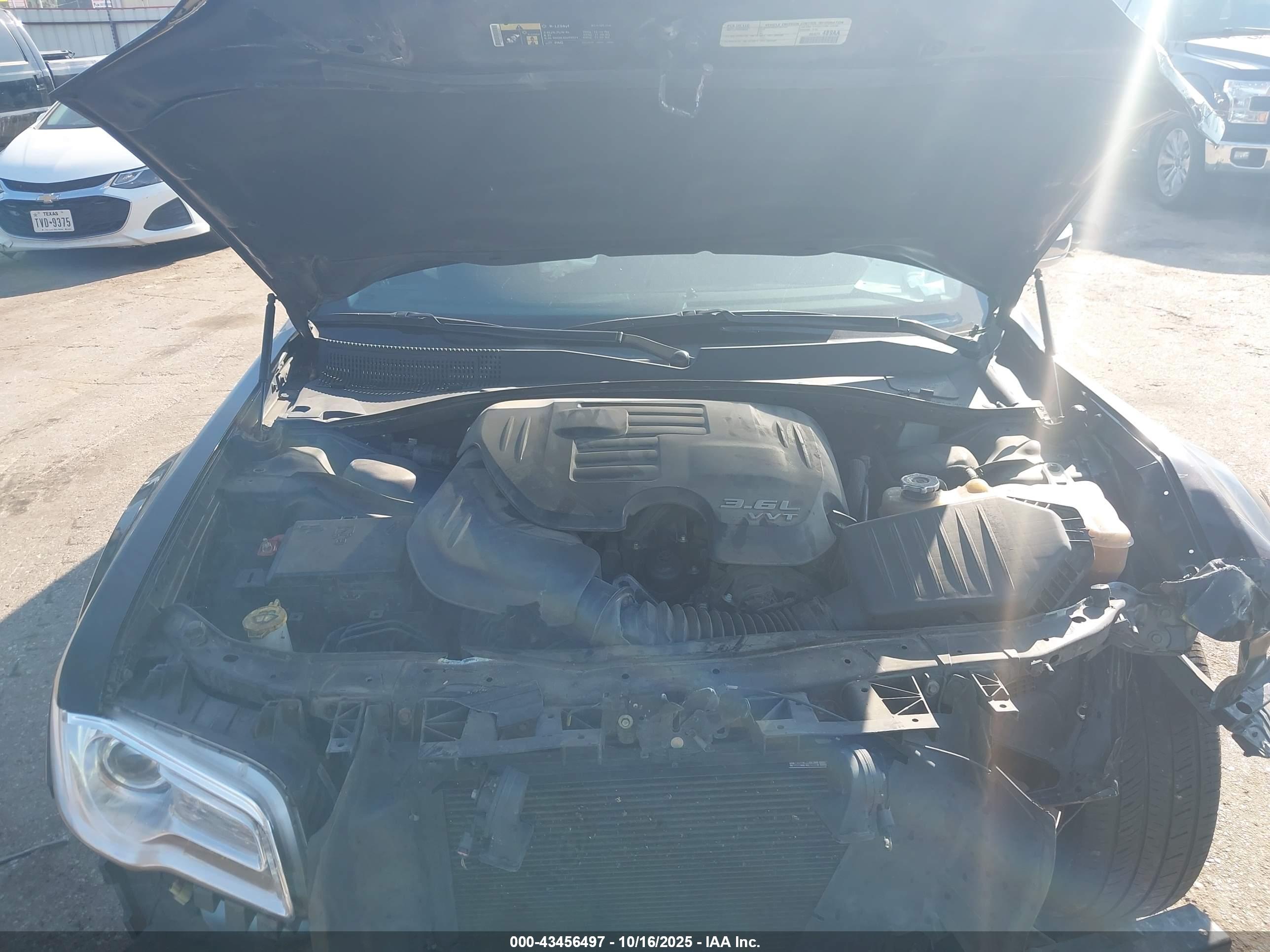 CHRYSLER 300 image 10