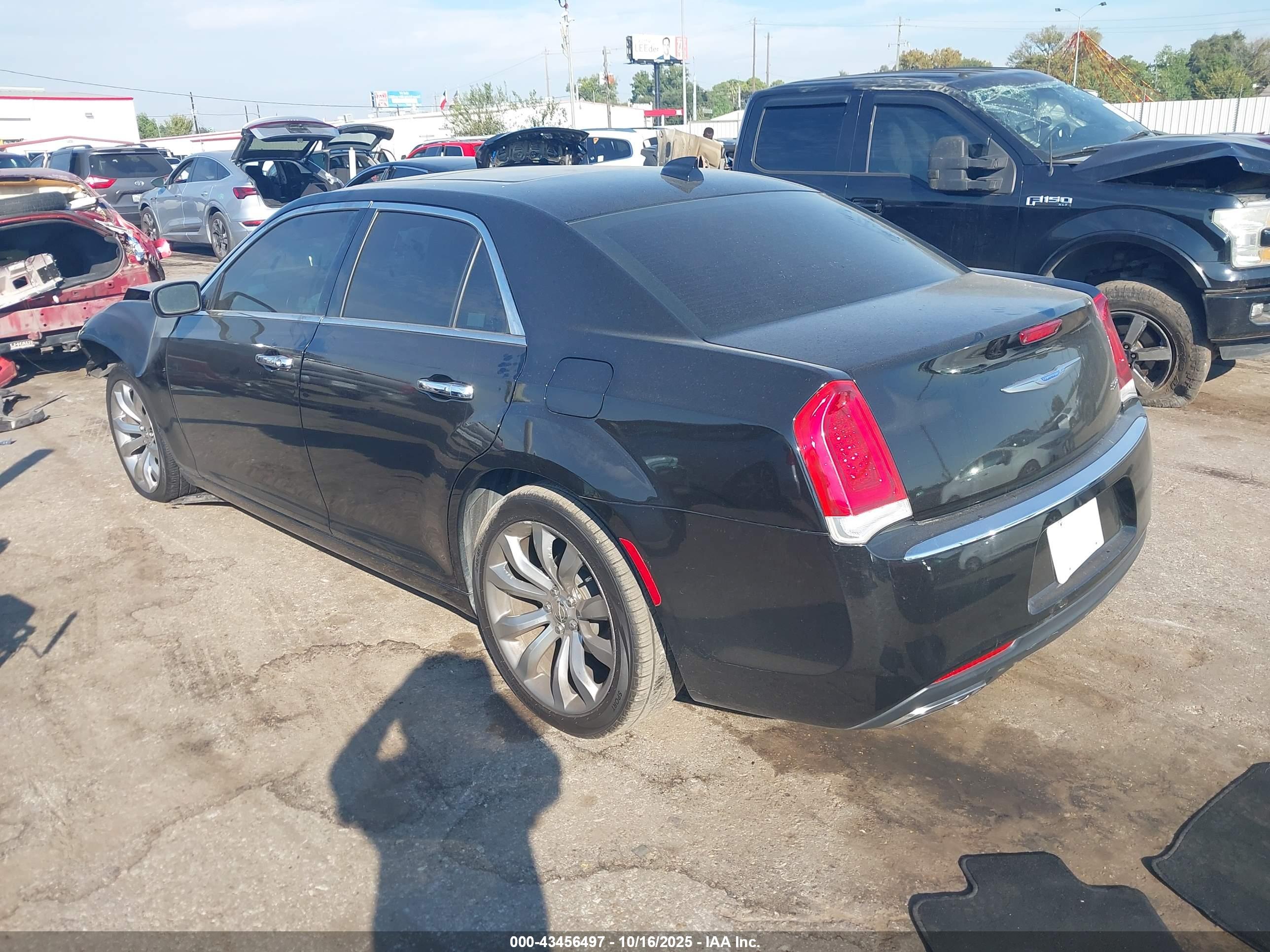 CHRYSLER 300 image 3