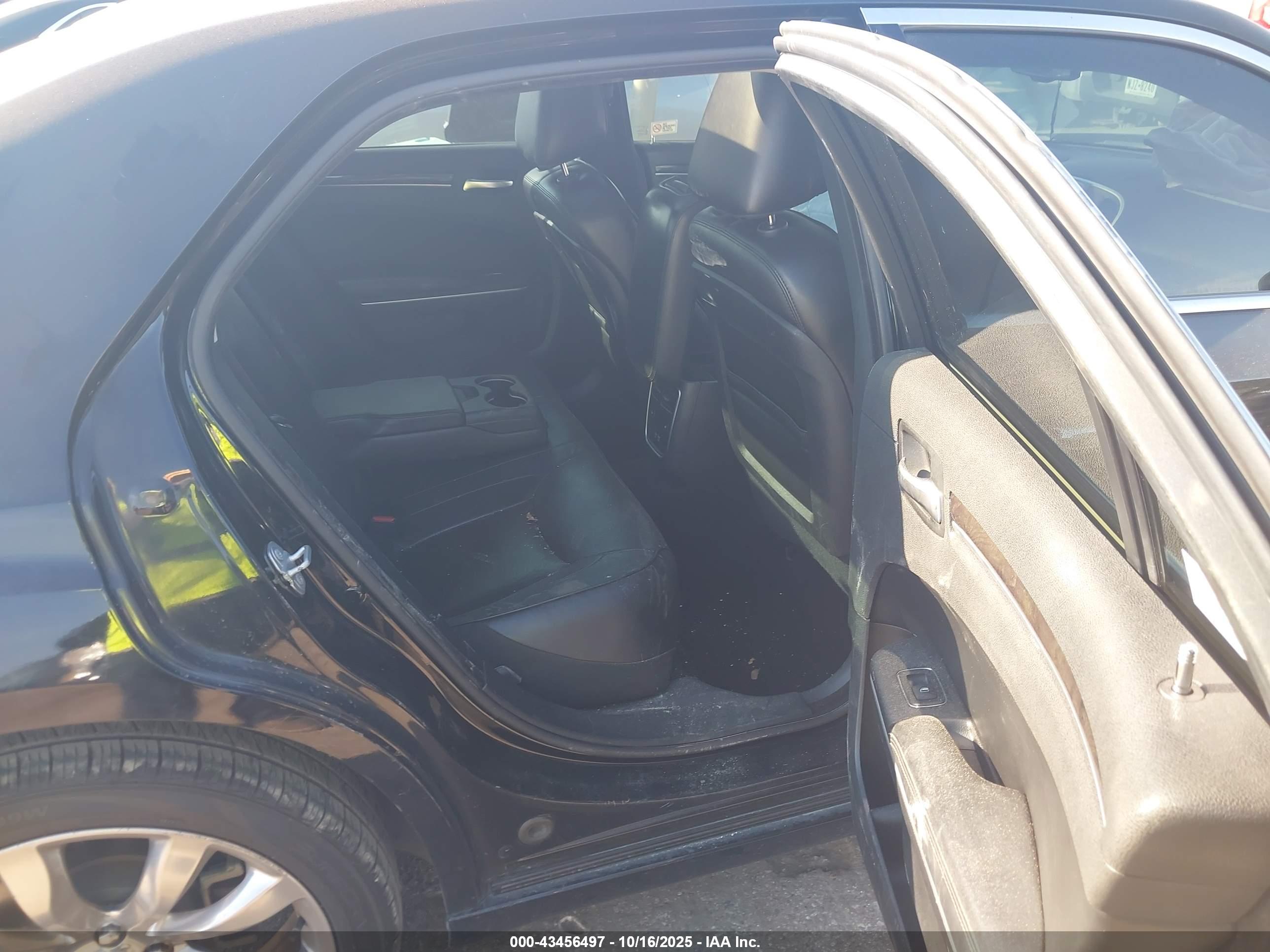CHRYSLER 300 image 8