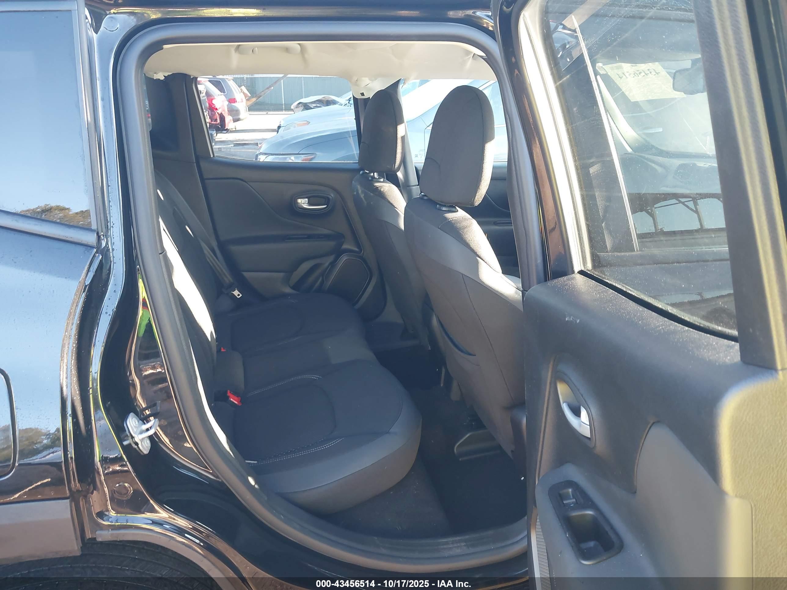 JEEP RENEGADE image 8
