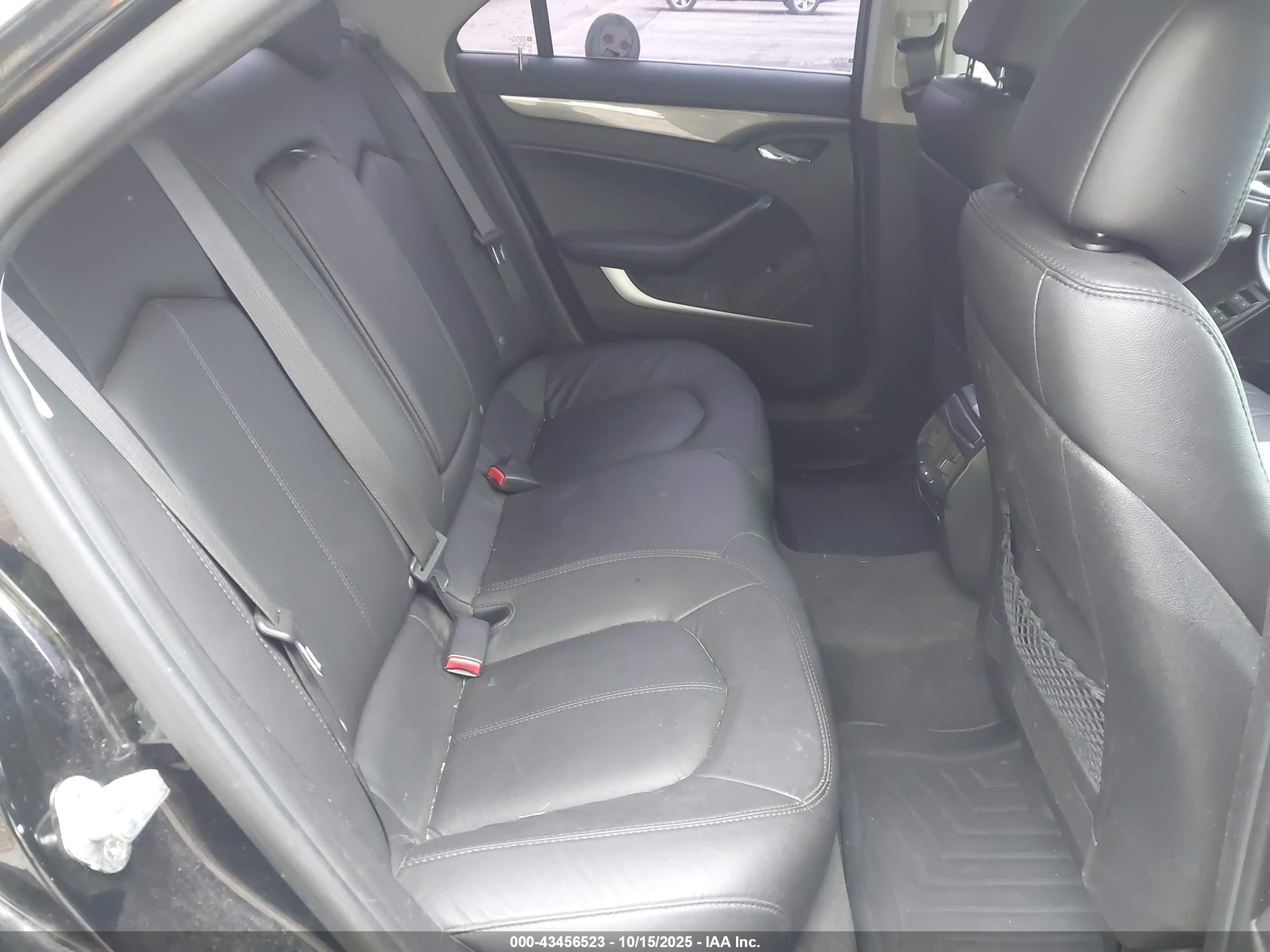 CADILLAC CTS image 8
