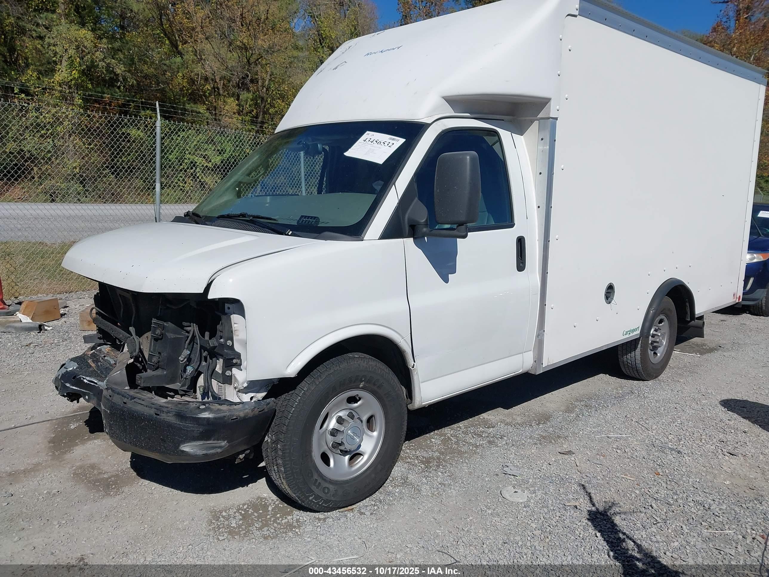CHEVROLET EXPRESS image 2