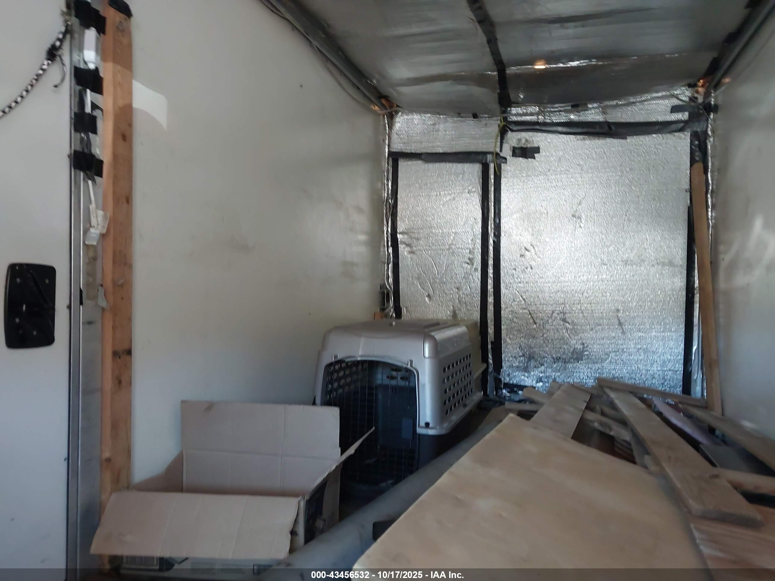 CHEVROLET EXPRESS image 8