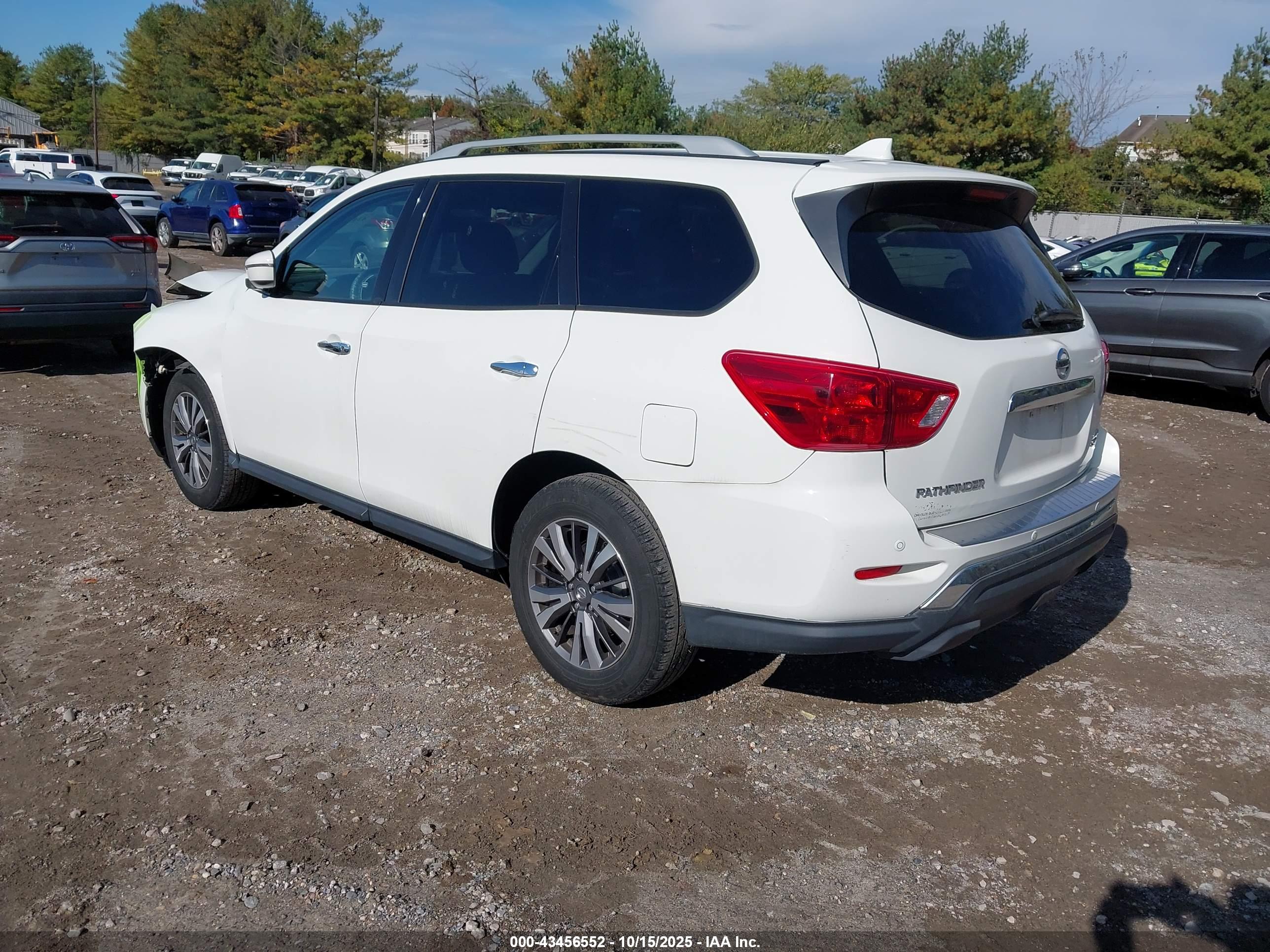 NISSAN PATHFINDER image 3