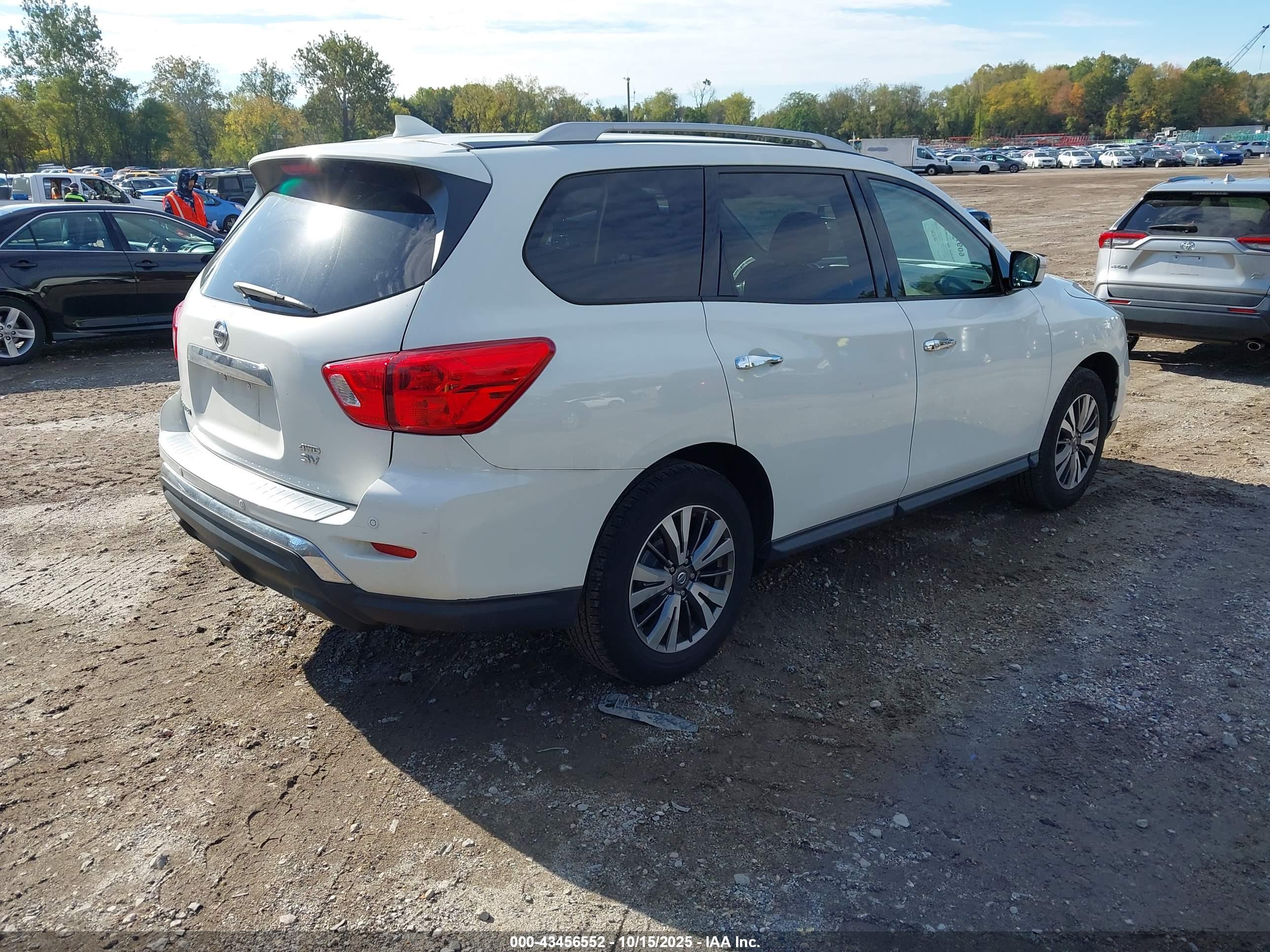 NISSAN PATHFINDER image 4