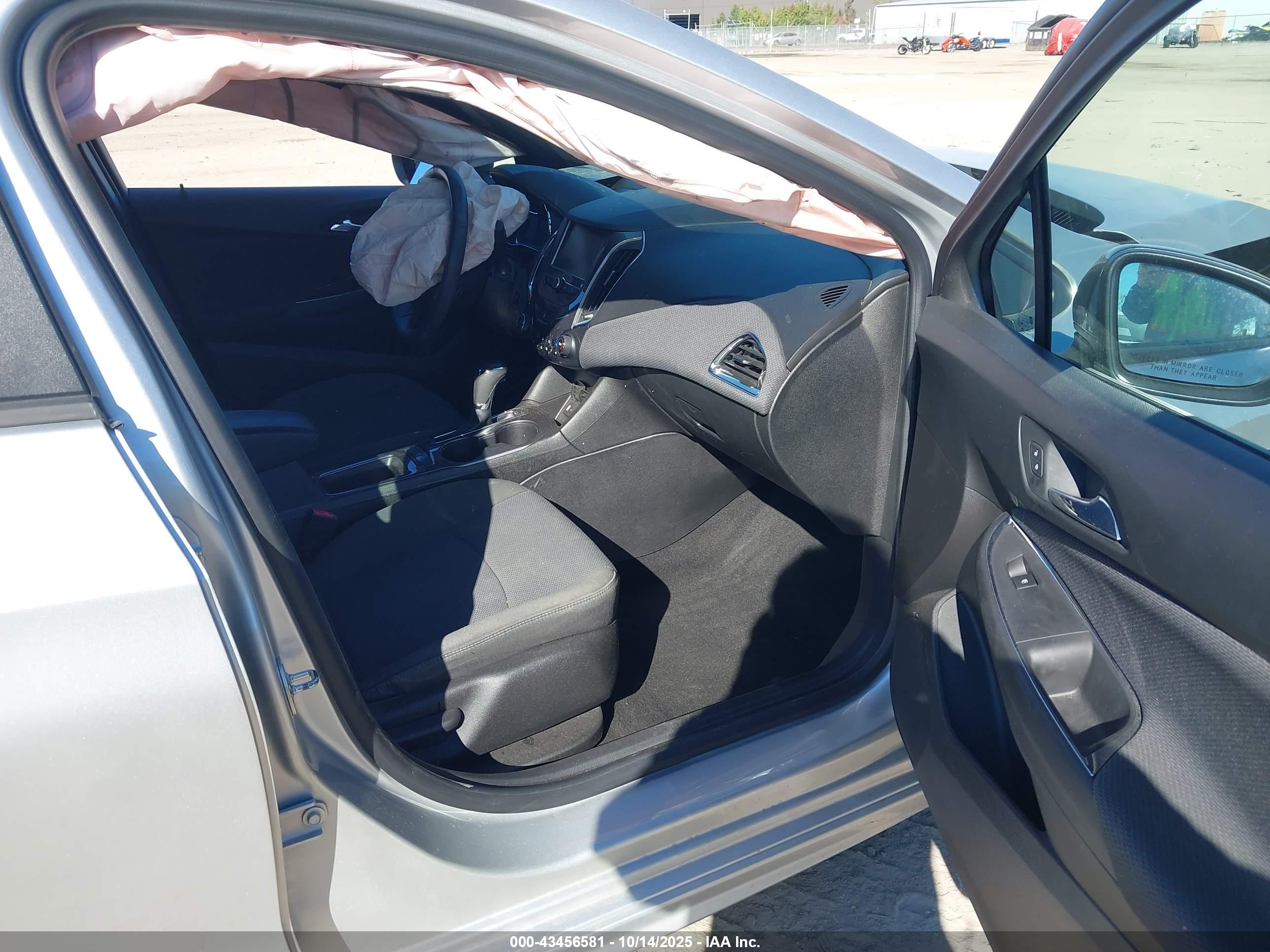 CHEVROLET CRUZE image 5