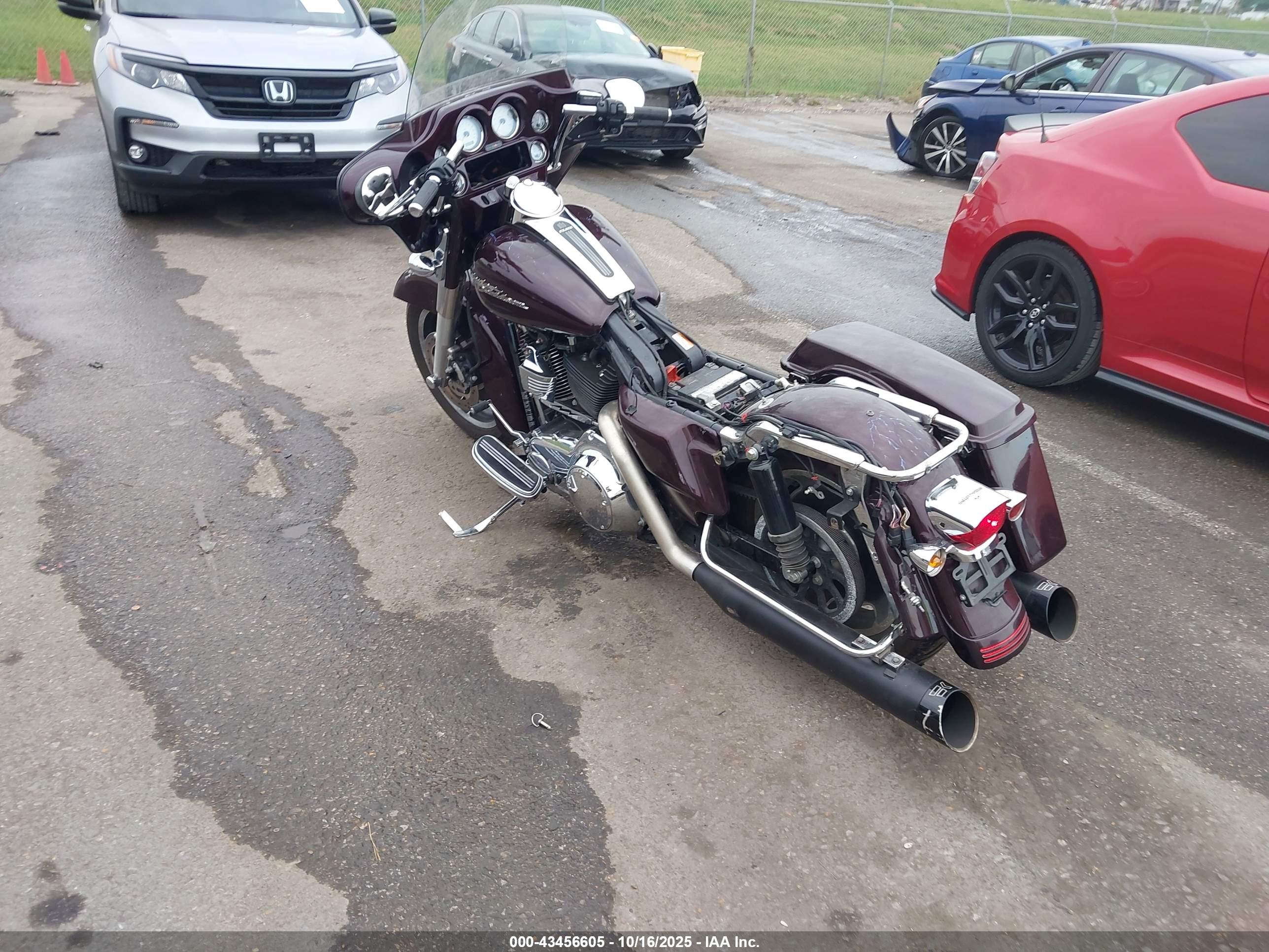 HARLEY-DAVIDSON FLHX image 3