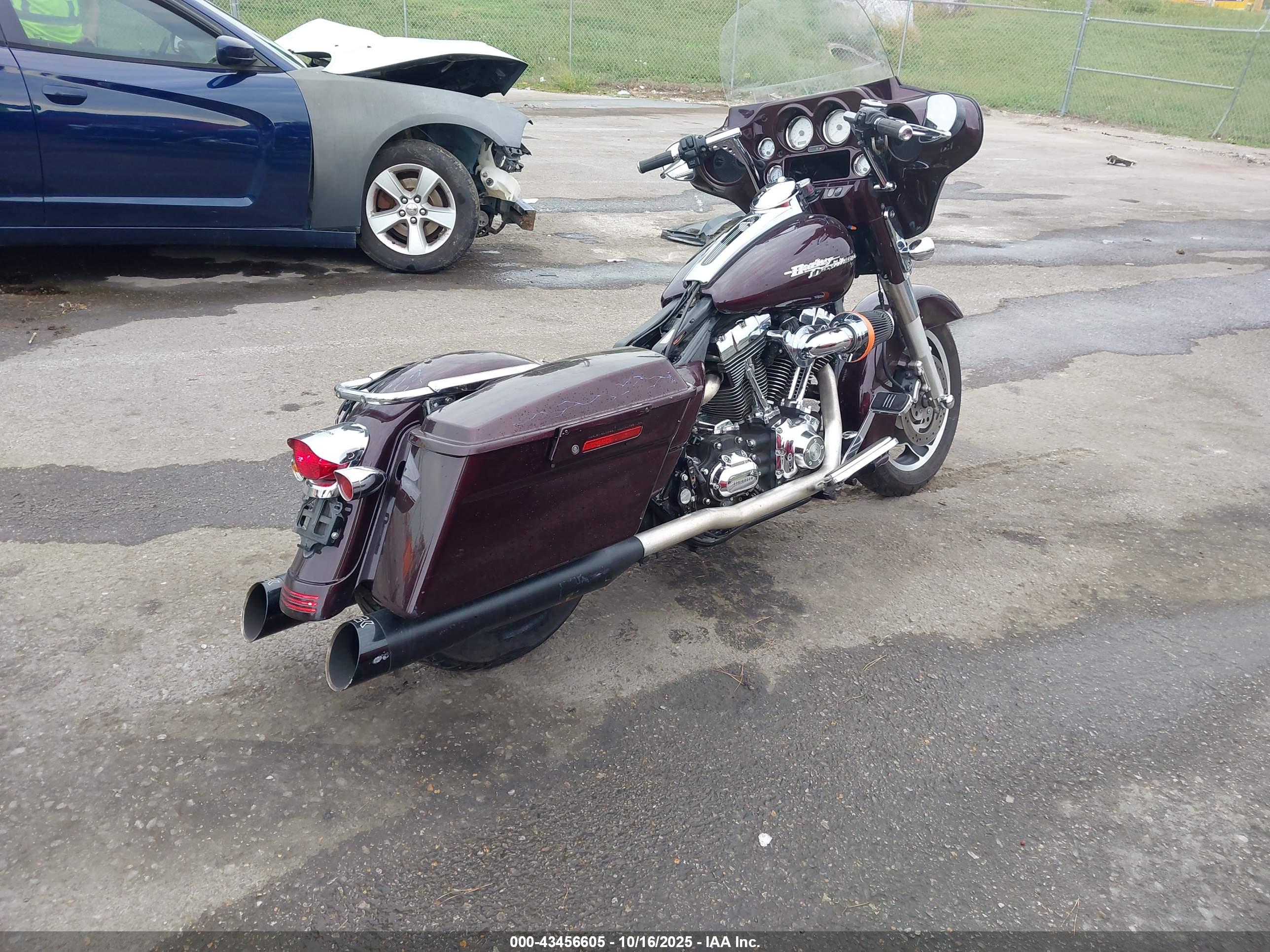 HARLEY-DAVIDSON FLHX image 4