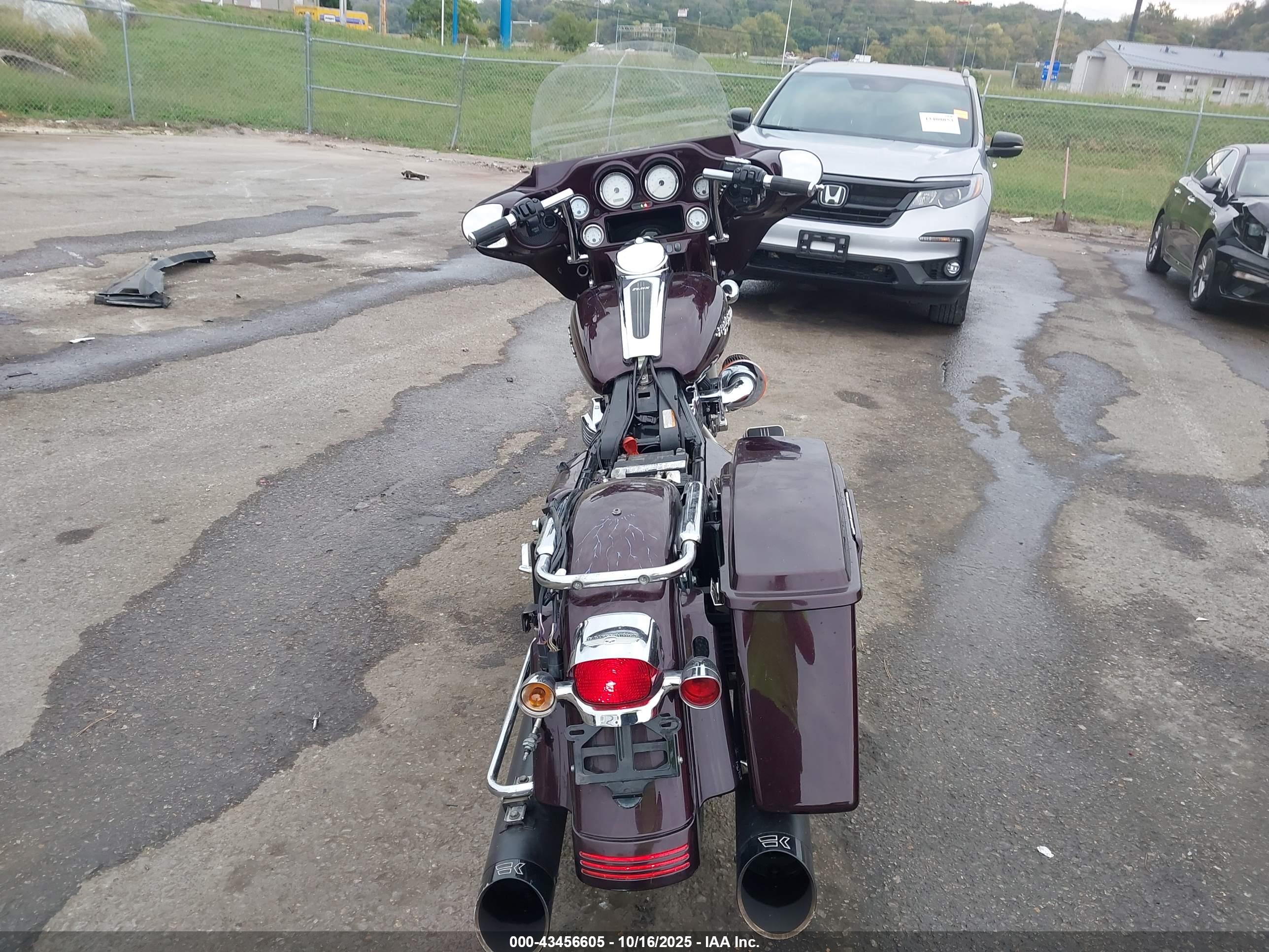 HARLEY-DAVIDSON FLHX image 6