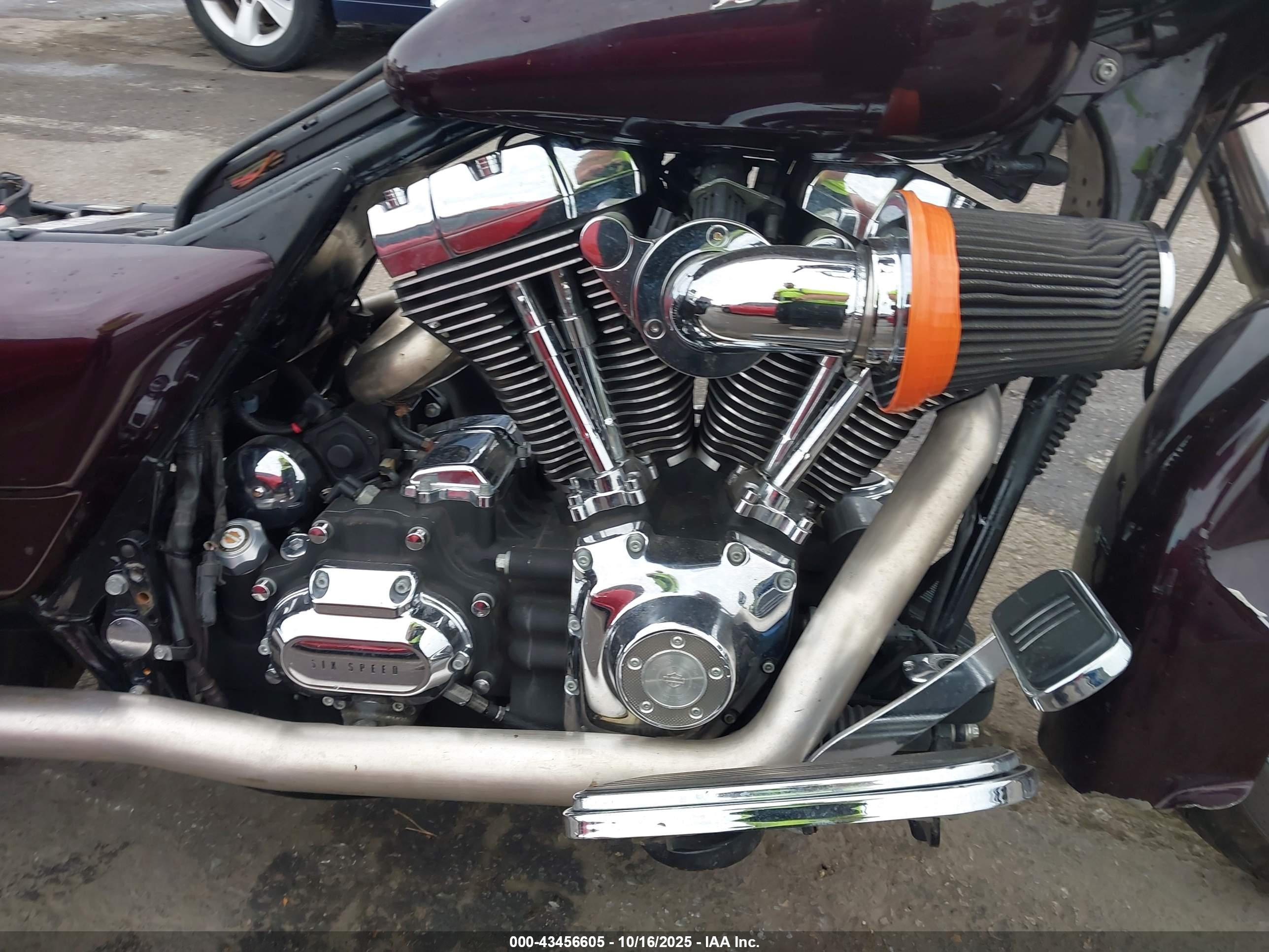 HARLEY-DAVIDSON FLHX image 8
