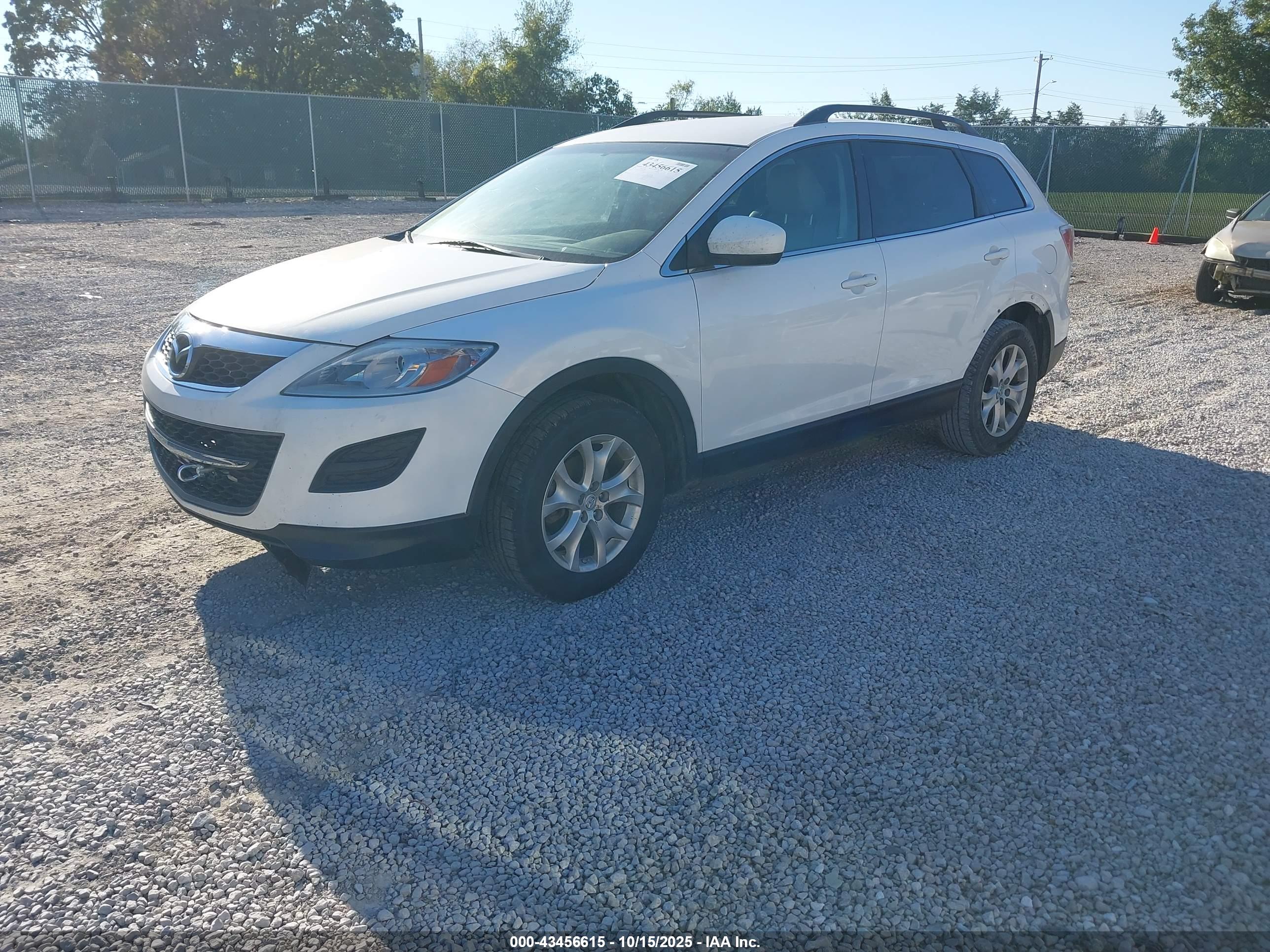 MAZDA CX-9 image 2