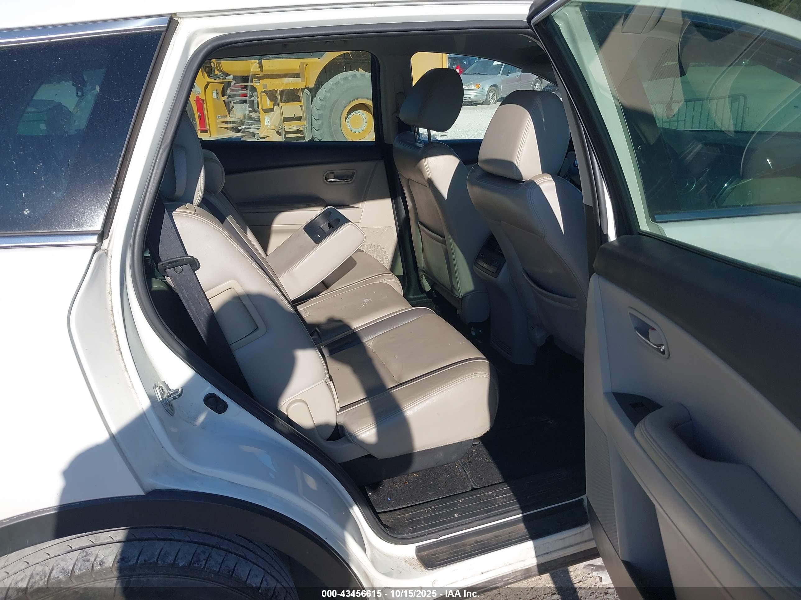 MAZDA CX-9 image 8