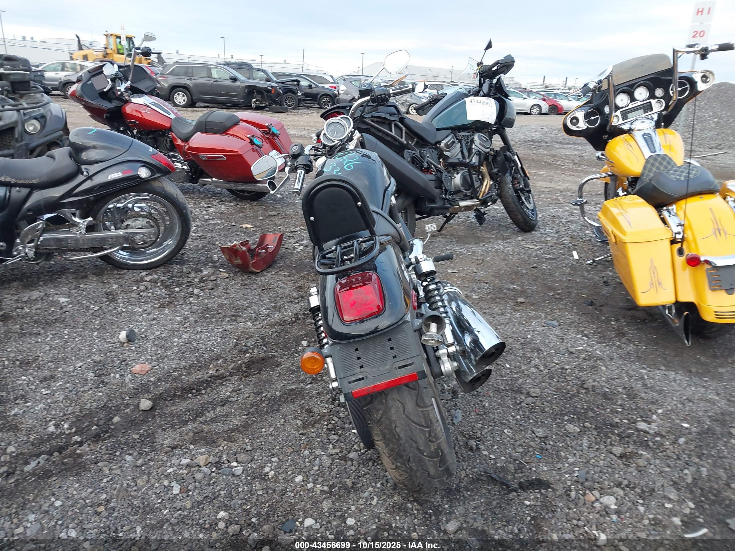 HARLEY-DAVIDSON VRSCB image 6