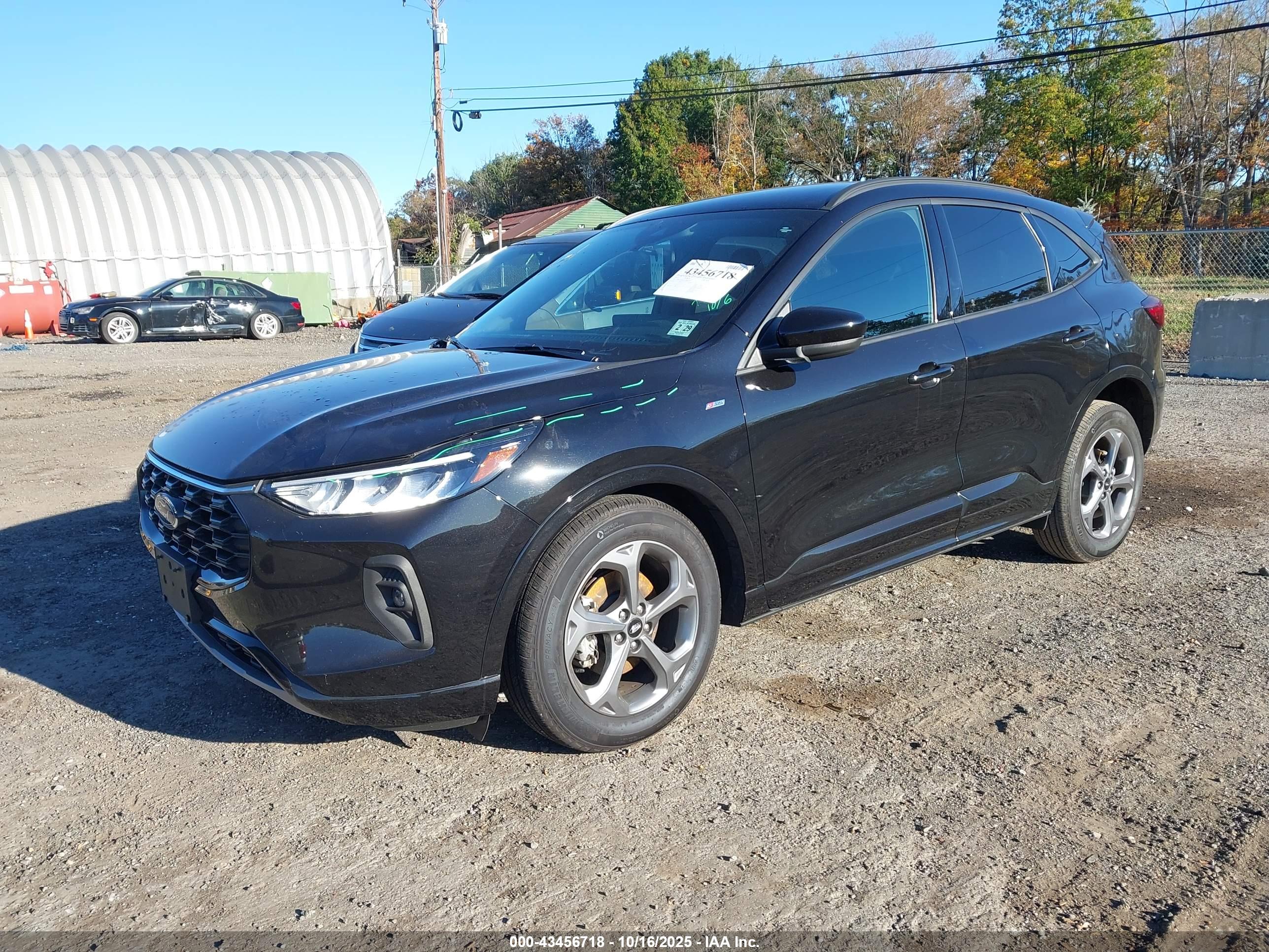 FORD ESCAPE image 2