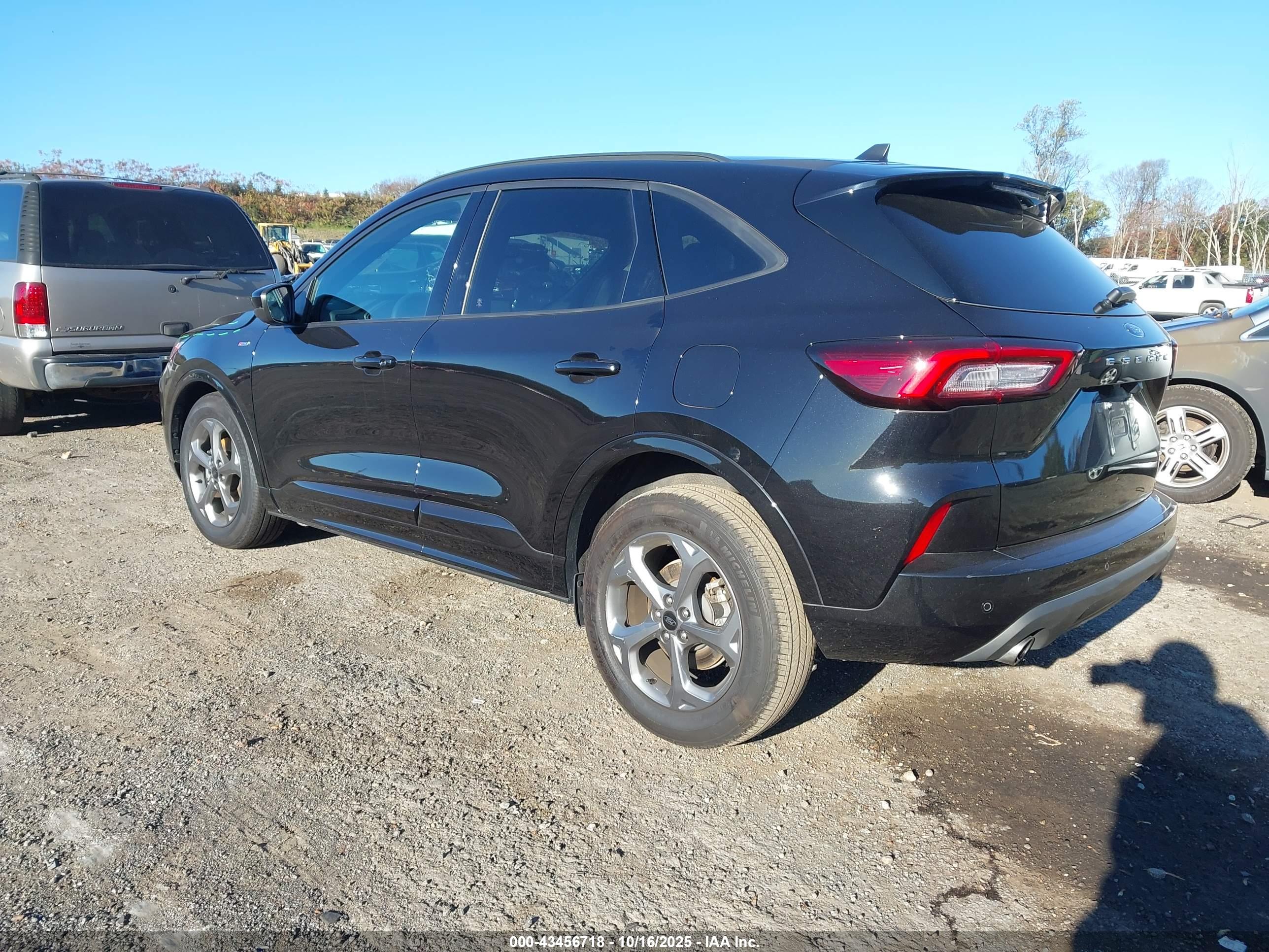 FORD ESCAPE image 3