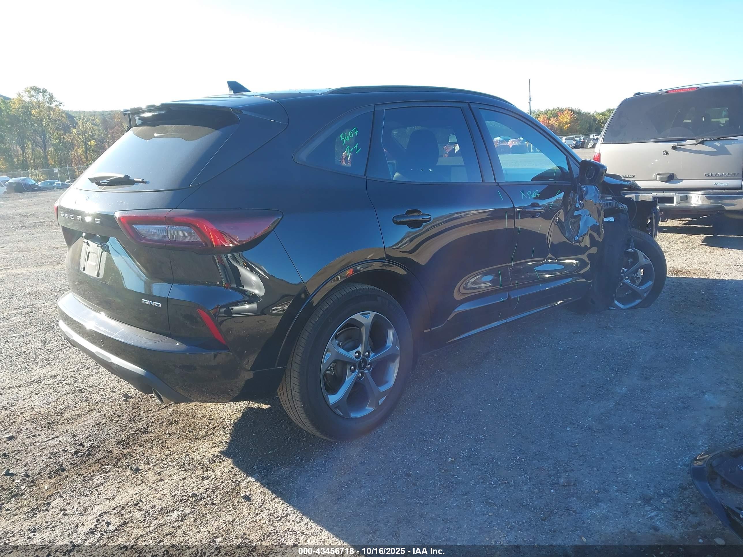 FORD ESCAPE image 4
