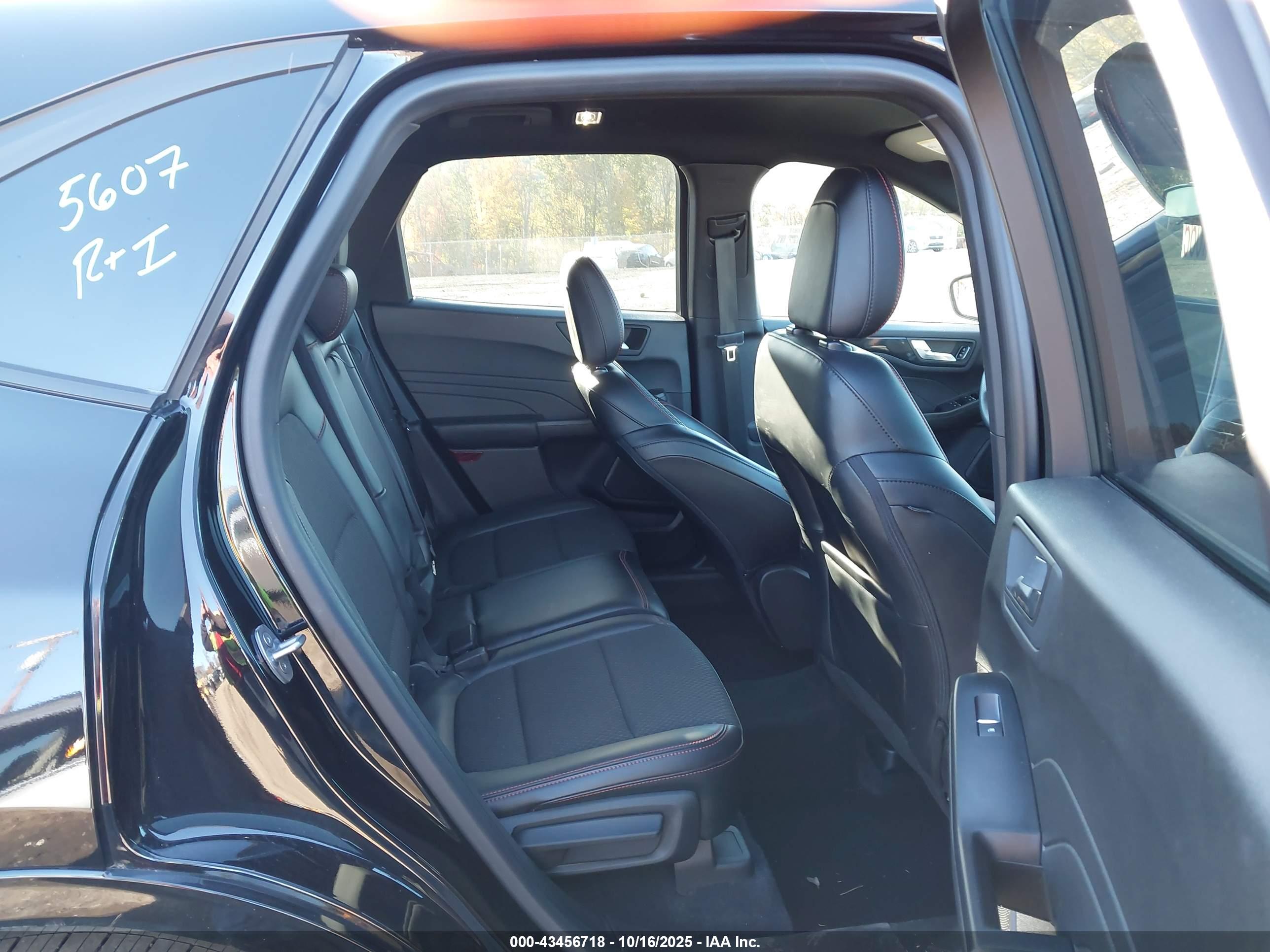 FORD ESCAPE image 8