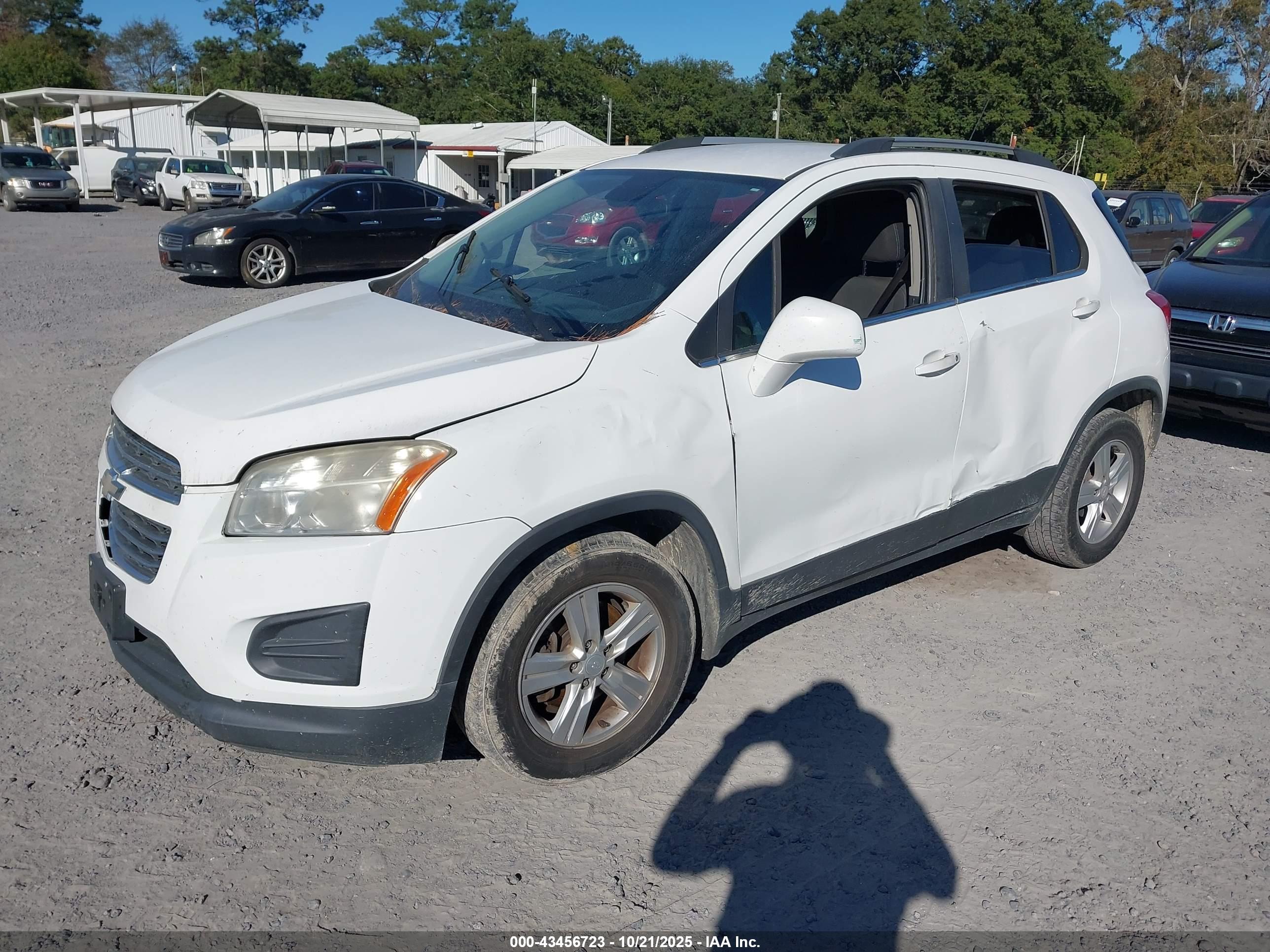 CHEVROLET TRAX image 2