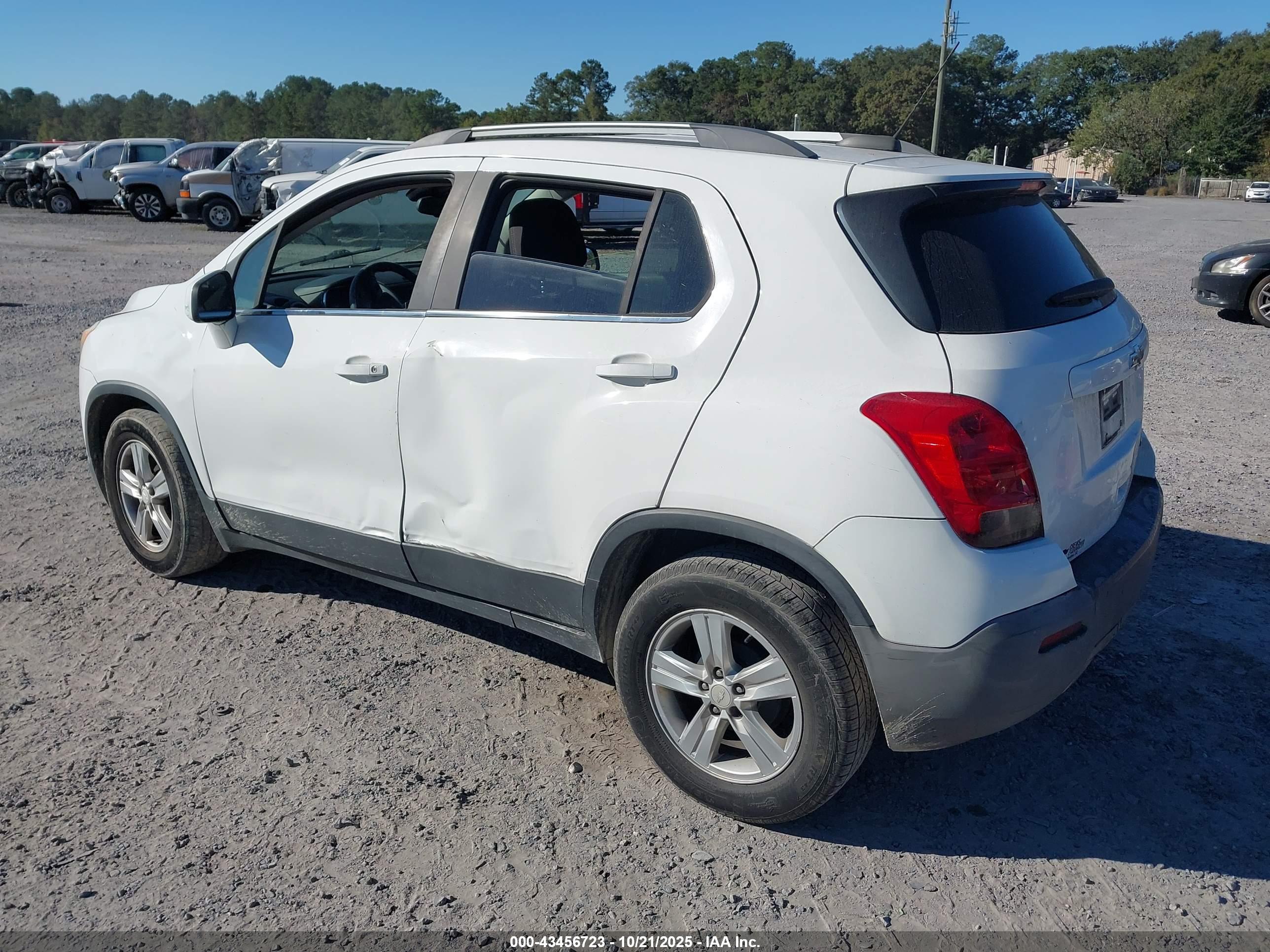 CHEVROLET TRAX image 3