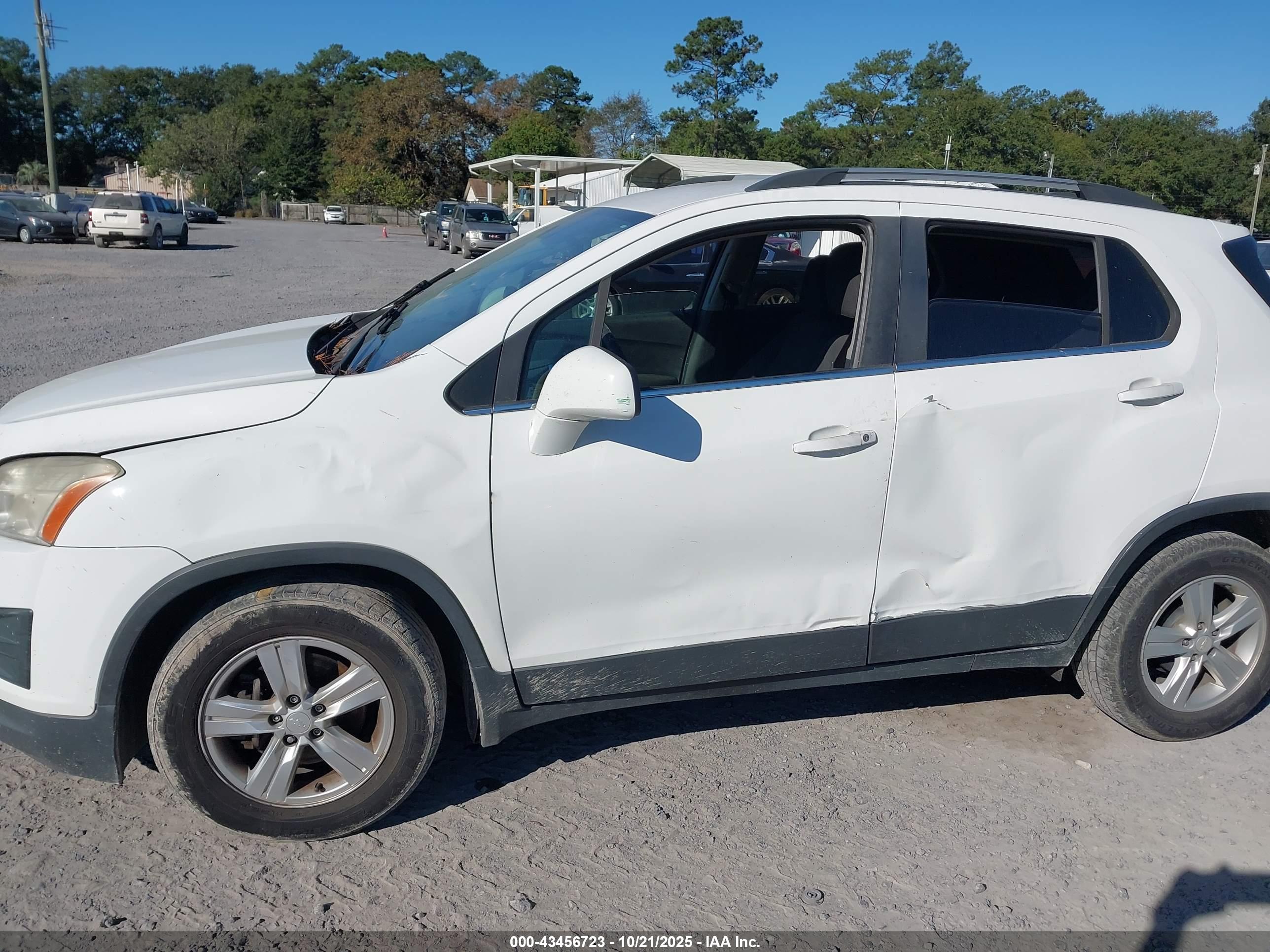 CHEVROLET TRAX image 6