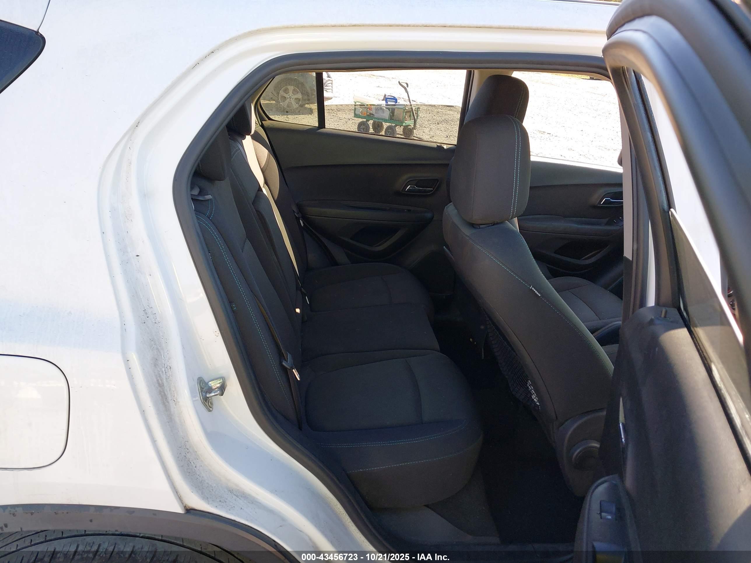 CHEVROLET TRAX image 8