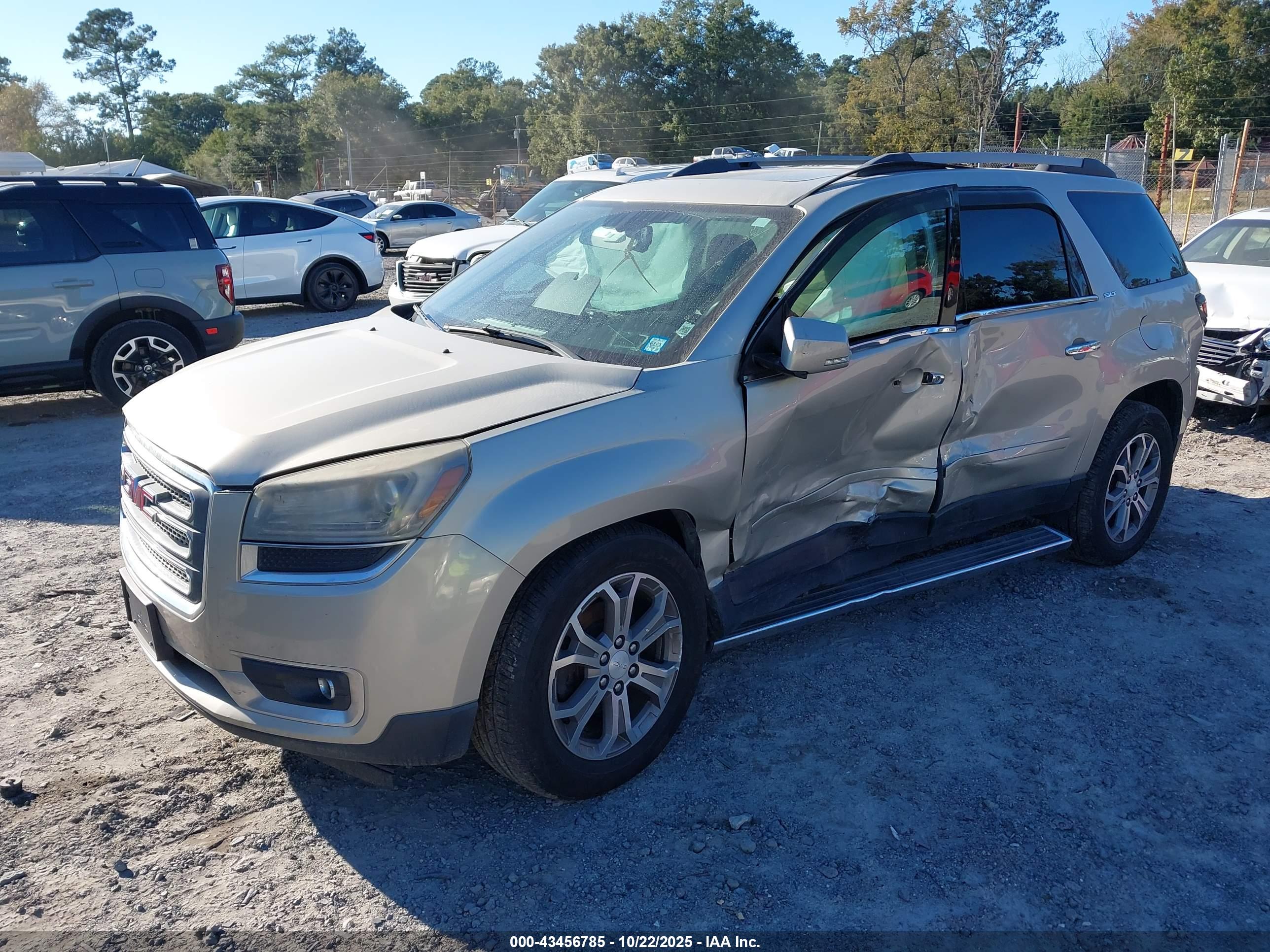 GMC ACADIA image 2