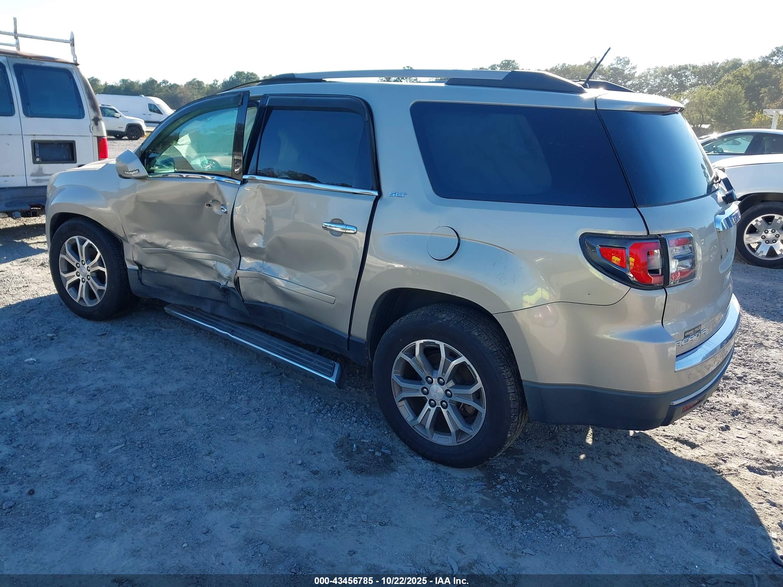 GMC ACADIA image 3