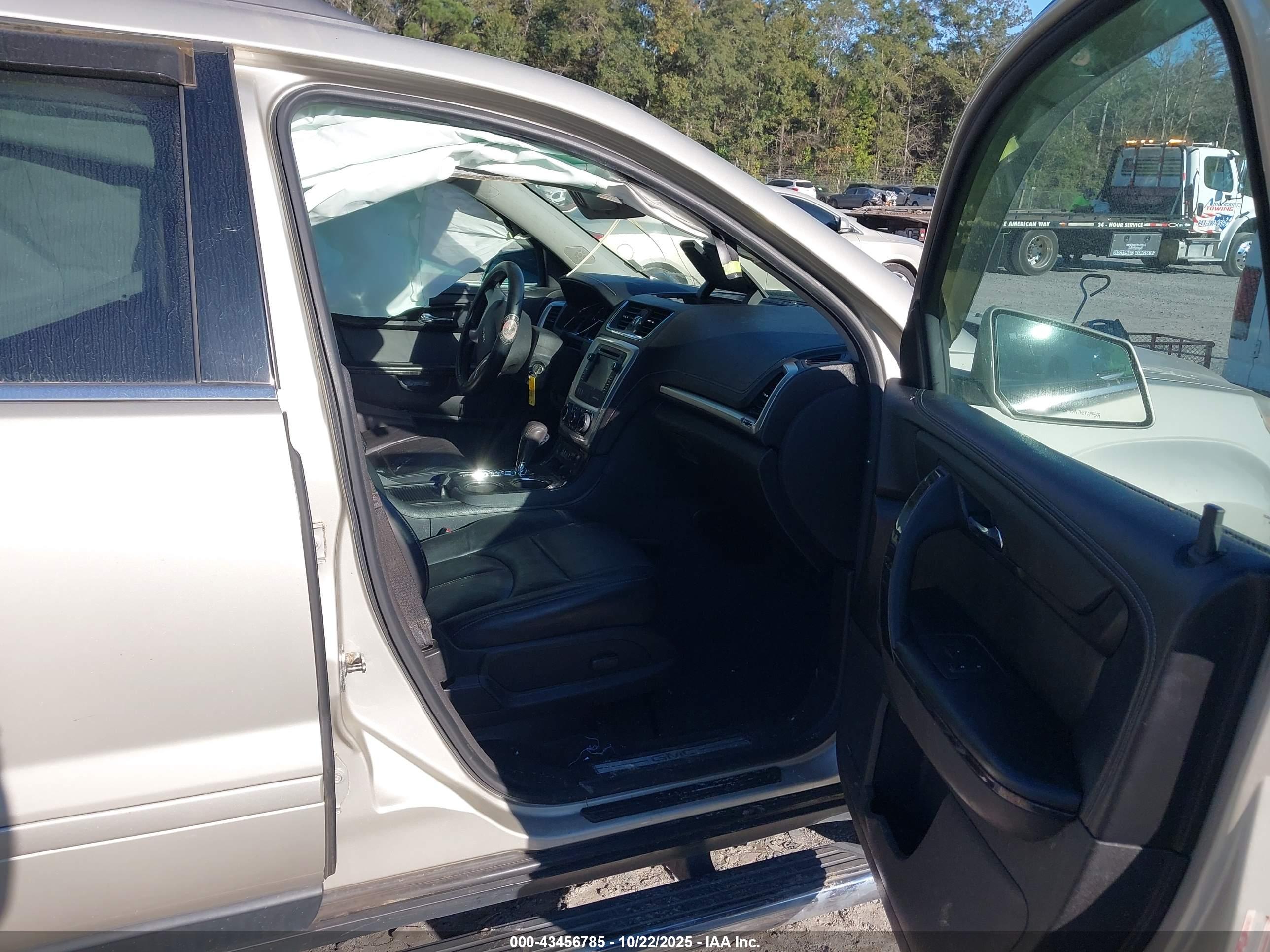 GMC ACADIA image 5