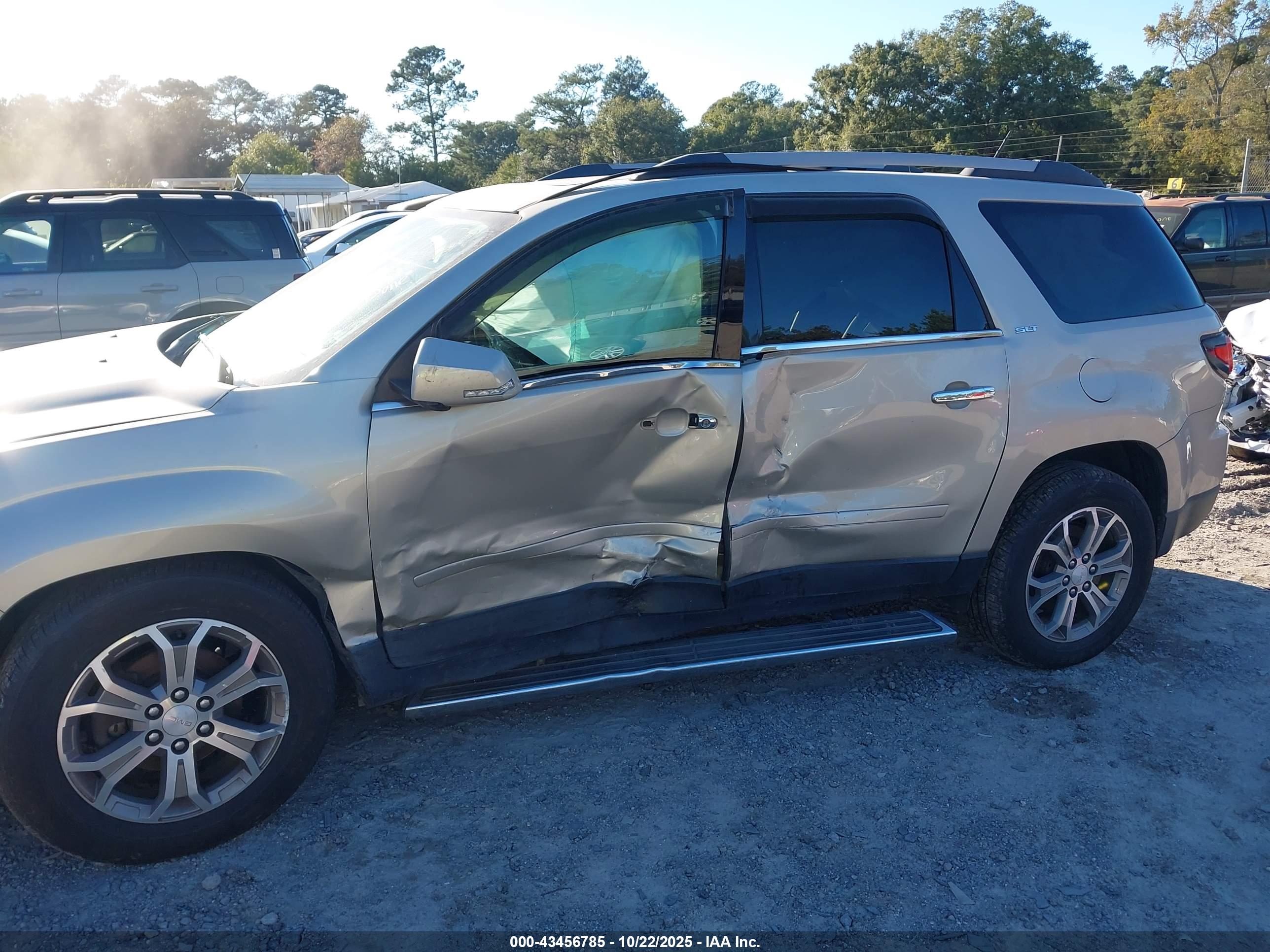 GMC ACADIA image 6